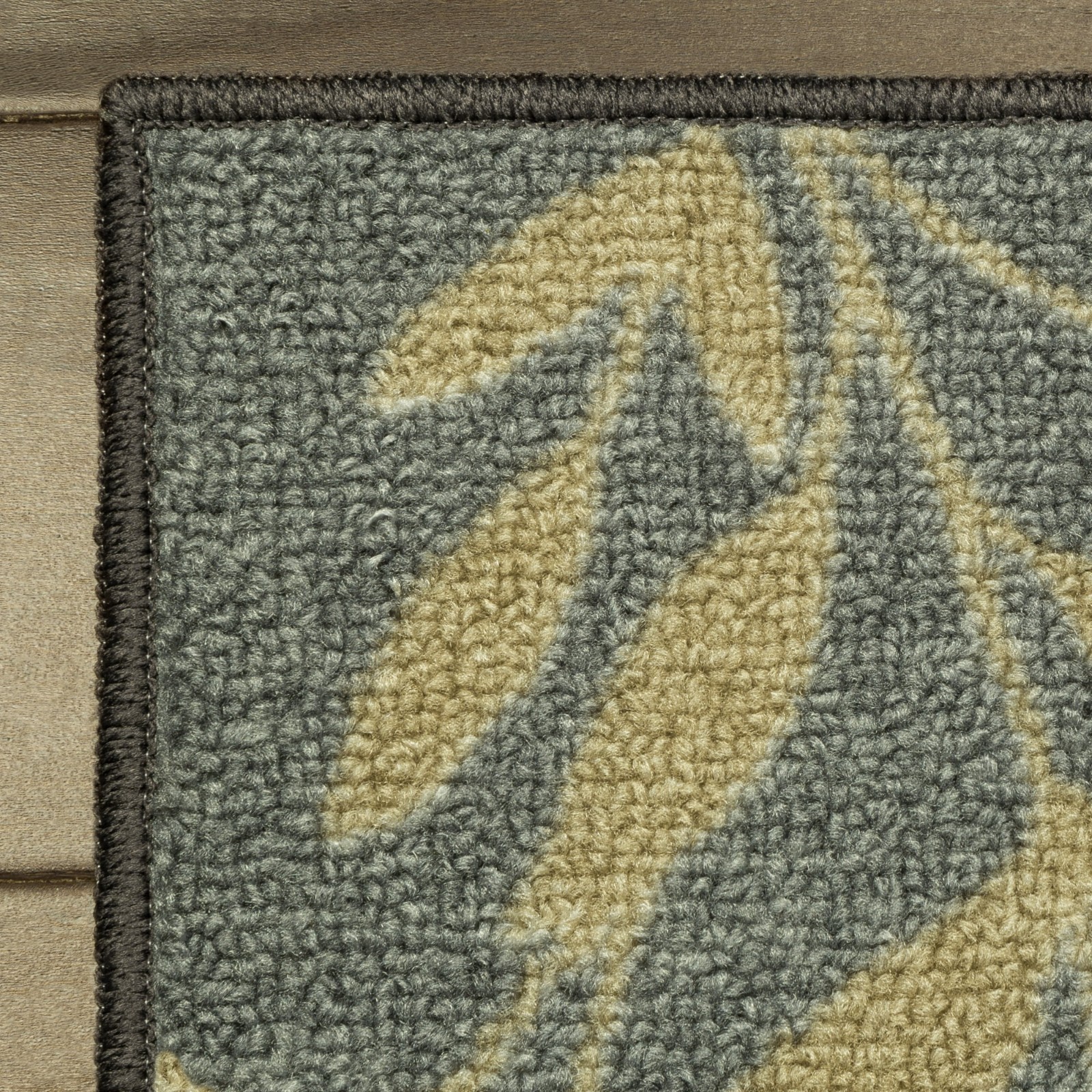 Mainstays Traditional Leaf Block Gray Indoor Hallway Runner Rug, 1’8″x5′ Durable