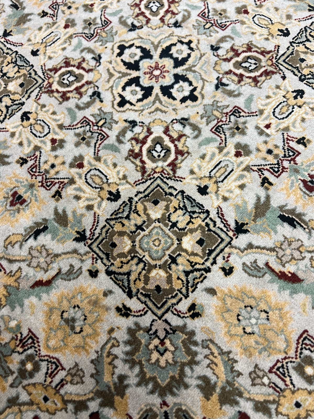 4’6″ x 4’6″ Round Pakistani Tab riz Oriental Rug – Hand Made – 100% Wool