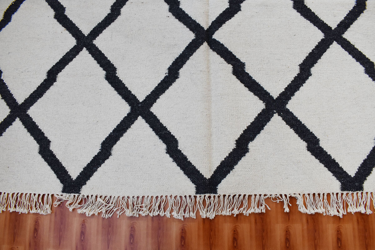 Black and White Hand Woven Wool Rug 5×8 ft Turkish Kilim Dhurrie Afghan Area Rug