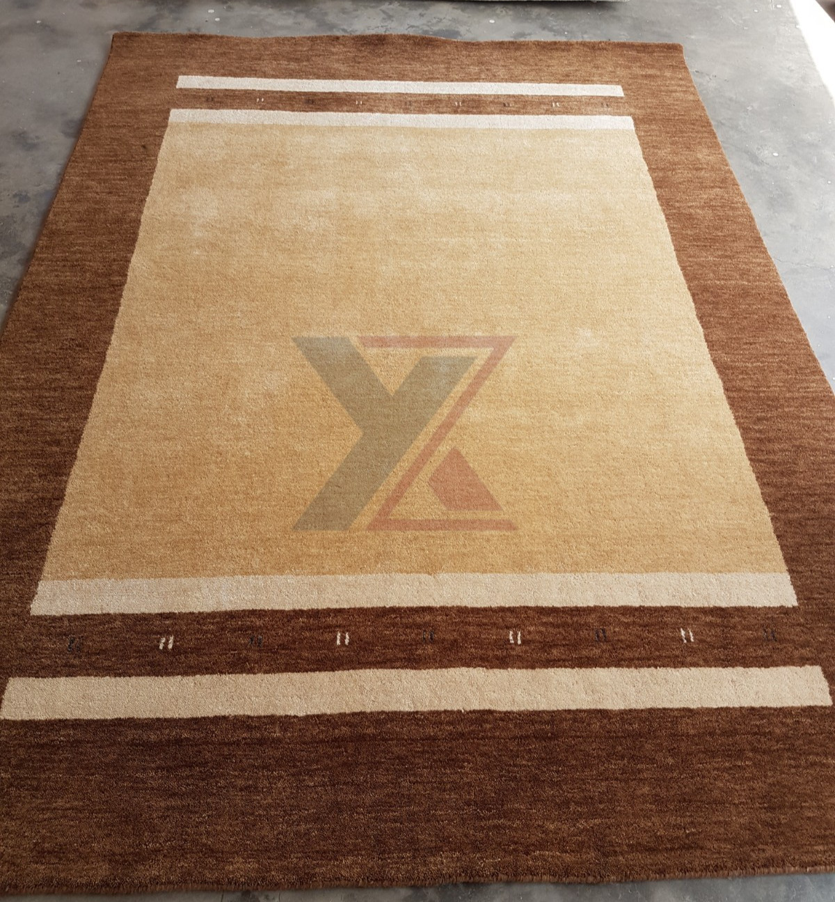 Handloom Modern Area Rug – Minimalist Earth-Tone Design