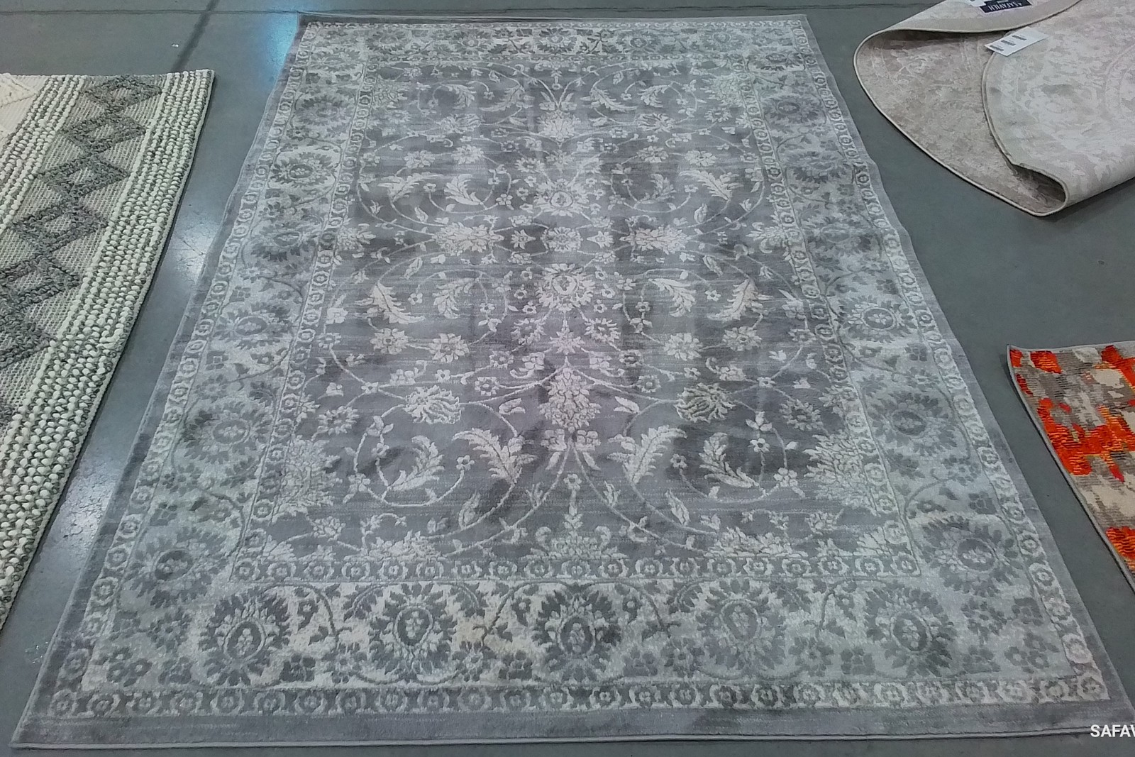 CREAM / GREY 5′-3″ x 7′-6″ Back Stain Rug, Reduced Price 1172805586 BNT844B-5