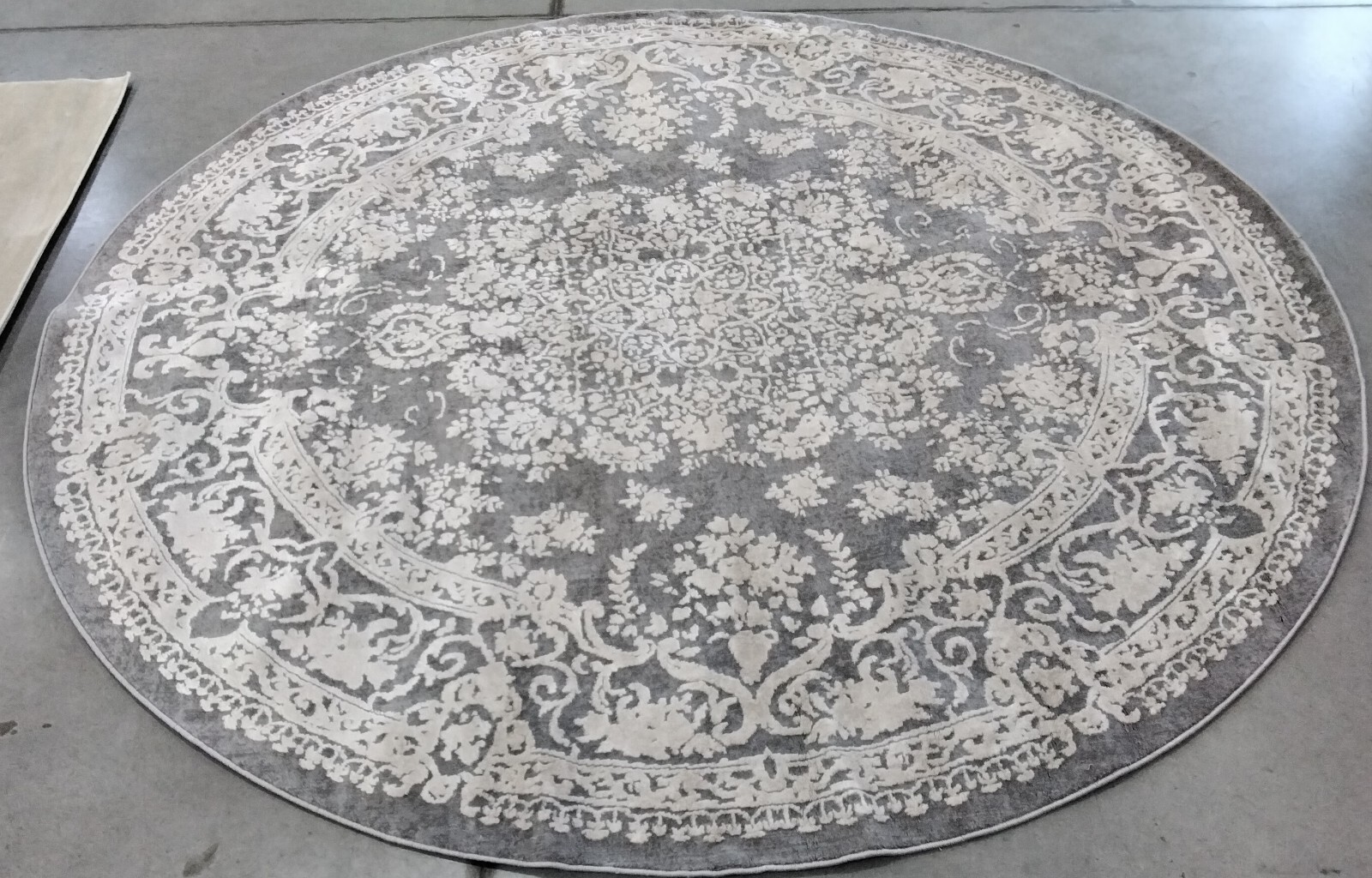 D GREY / CREAM 6′-7″ X 6′-7″ Back Stain Rug, Reduced Price 1172744393 RFT664B-7R