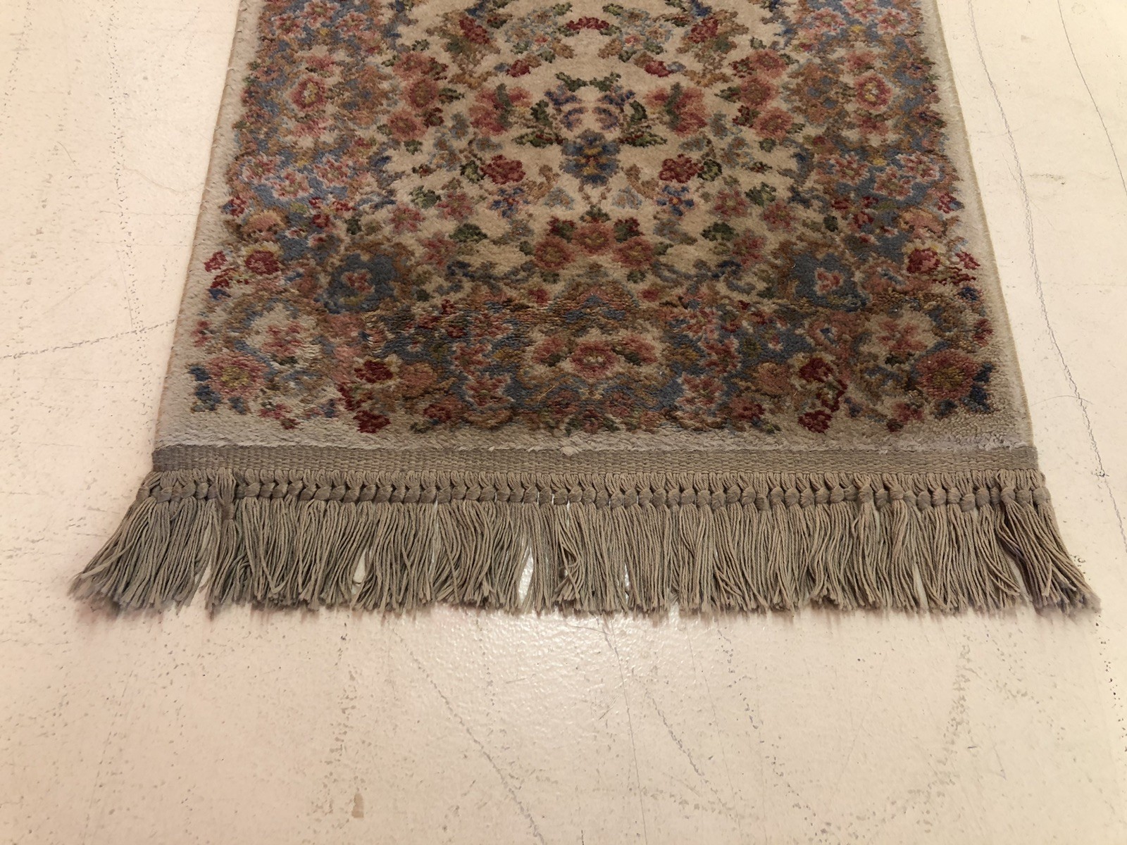 Vintage Karastan Ivory Kirman 788 Pattern Oriental Area Rug 2′ 2″ X 4′