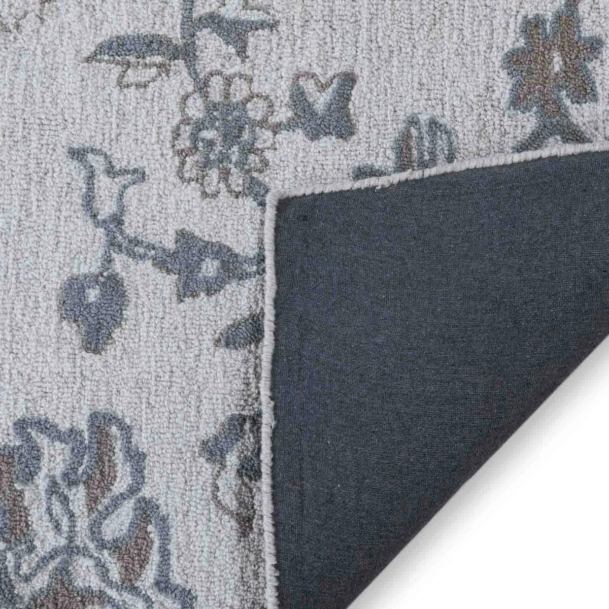 Hand Tufted Polyester Rug77% woollen yarn, providing a soft and luxurious feel u