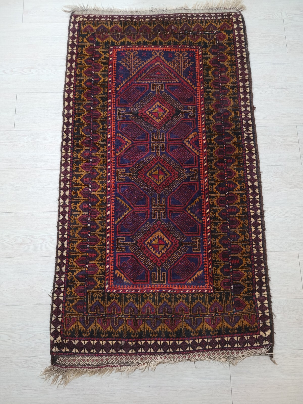 Area Rug 60 in x 33 in Hand Woven Wool