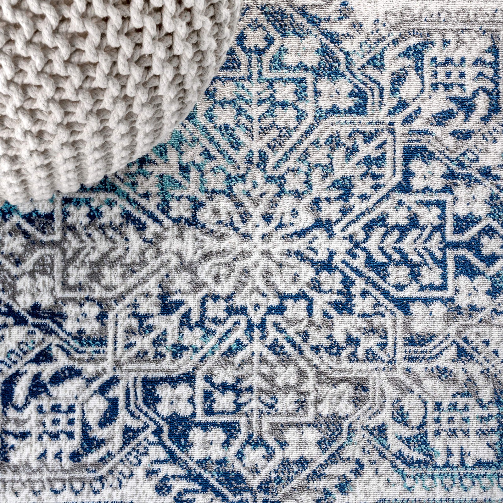 Jonathan Y Modern Vintage Medallion Navy/Light Gray 5 Round Indoor Area Rug