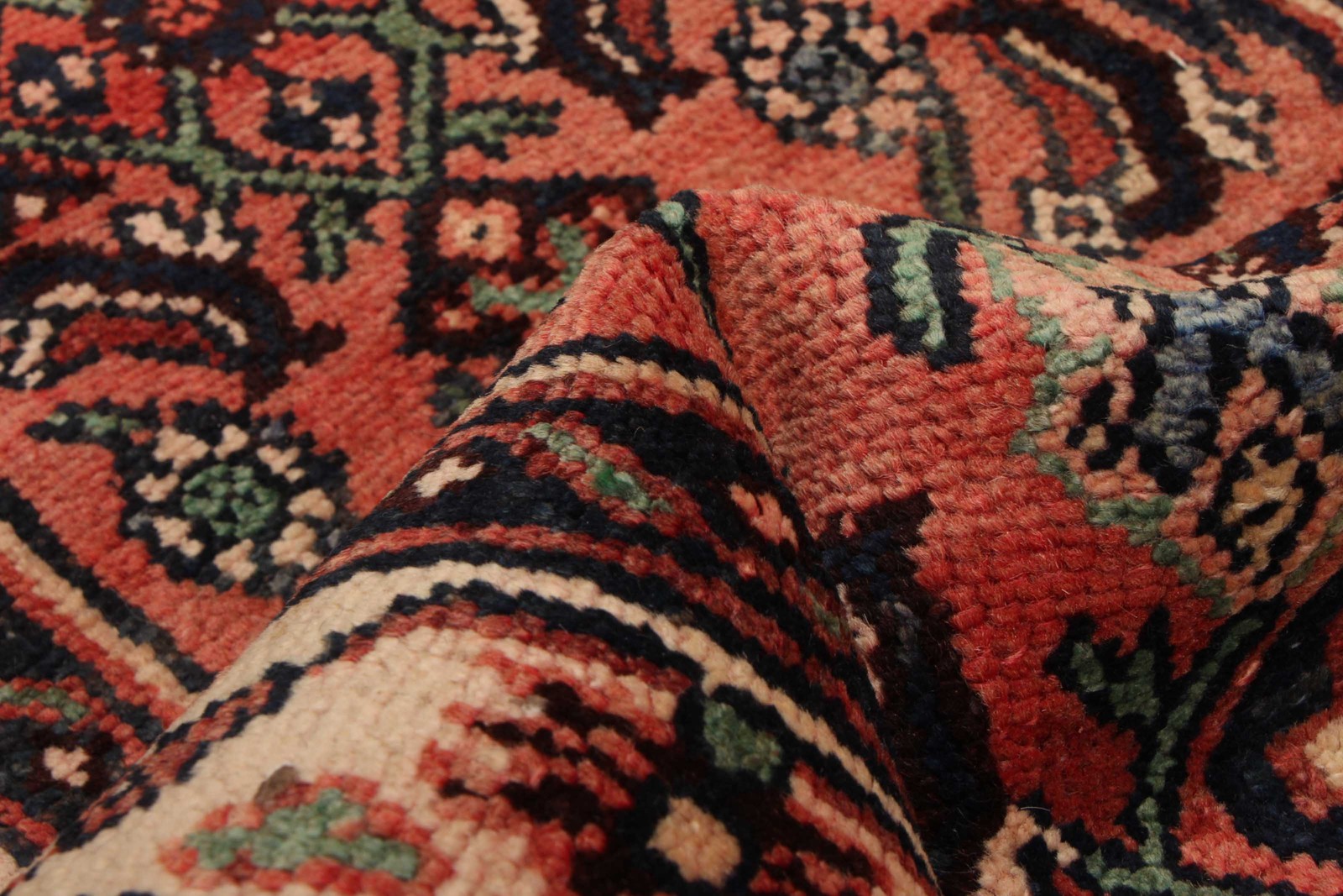 Vintage 3’5″ x 8’11” Traditional Hand Knotted Vegetable Dye Wool Area Rug