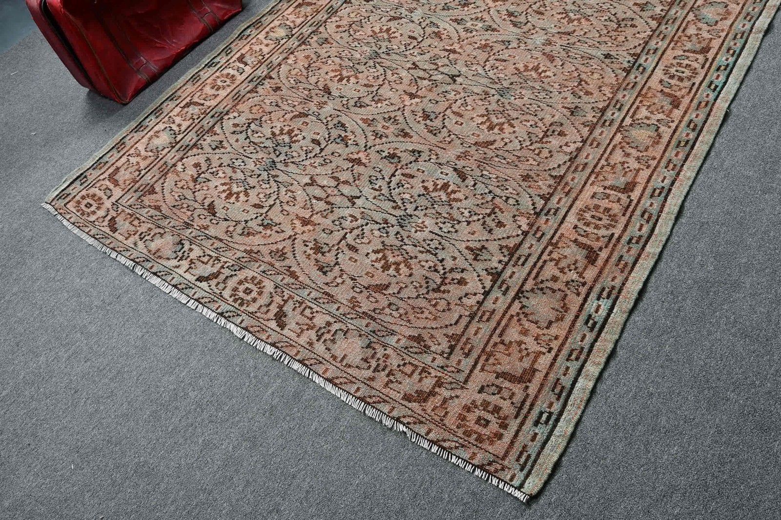 Vintage Rug 5,4×8,1 ft, Brown Red Ikat Wool Turkish Rug