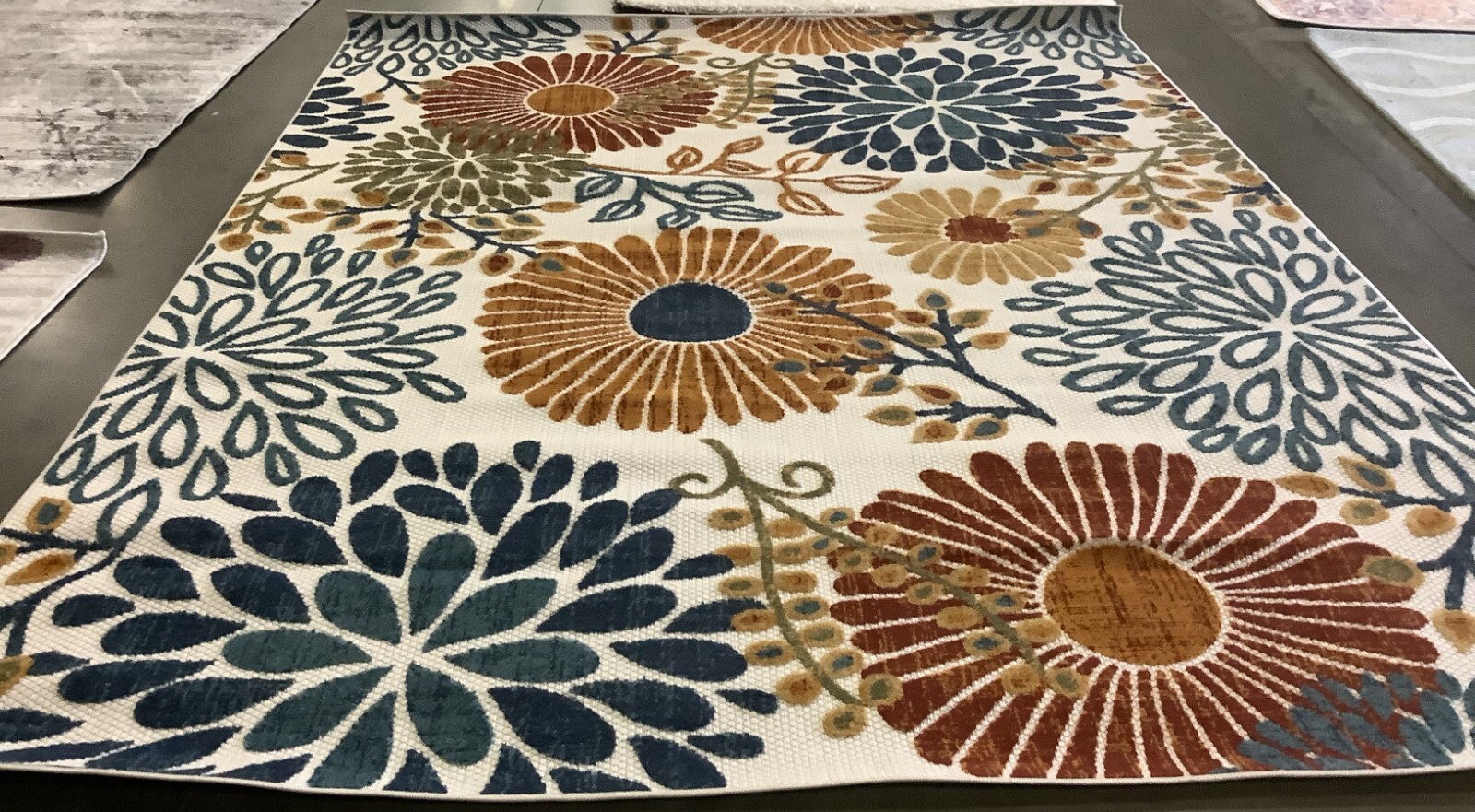 CREME / RED 4′-0″ x 6′-0″ Flaw in Rug, Reduced Price 1172676121 CBN832A-4