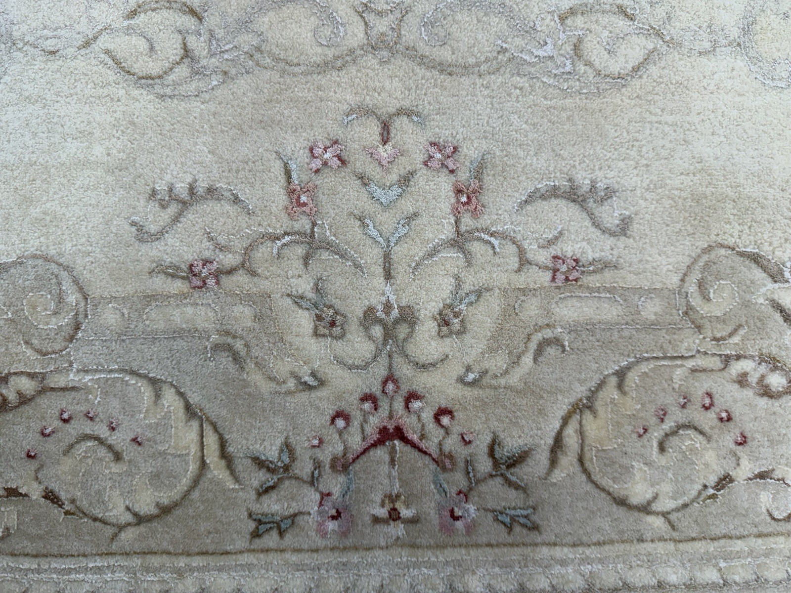 Vintage Hand Knotted Area Rug 4×6 ft Pure Wool Cream French Savonnerie Style