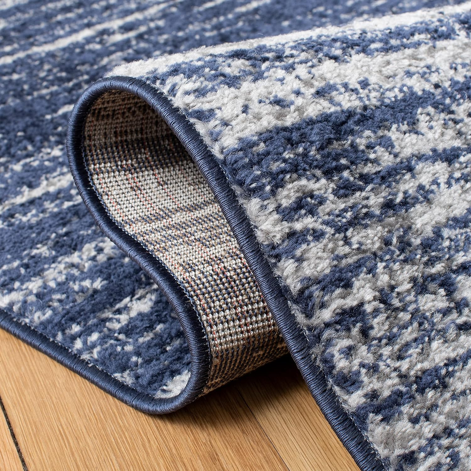 SAFAVIEH Adirondack Collection Accent Rug – 2’6″ X 4′, Navy & Grey, Modern Ombre