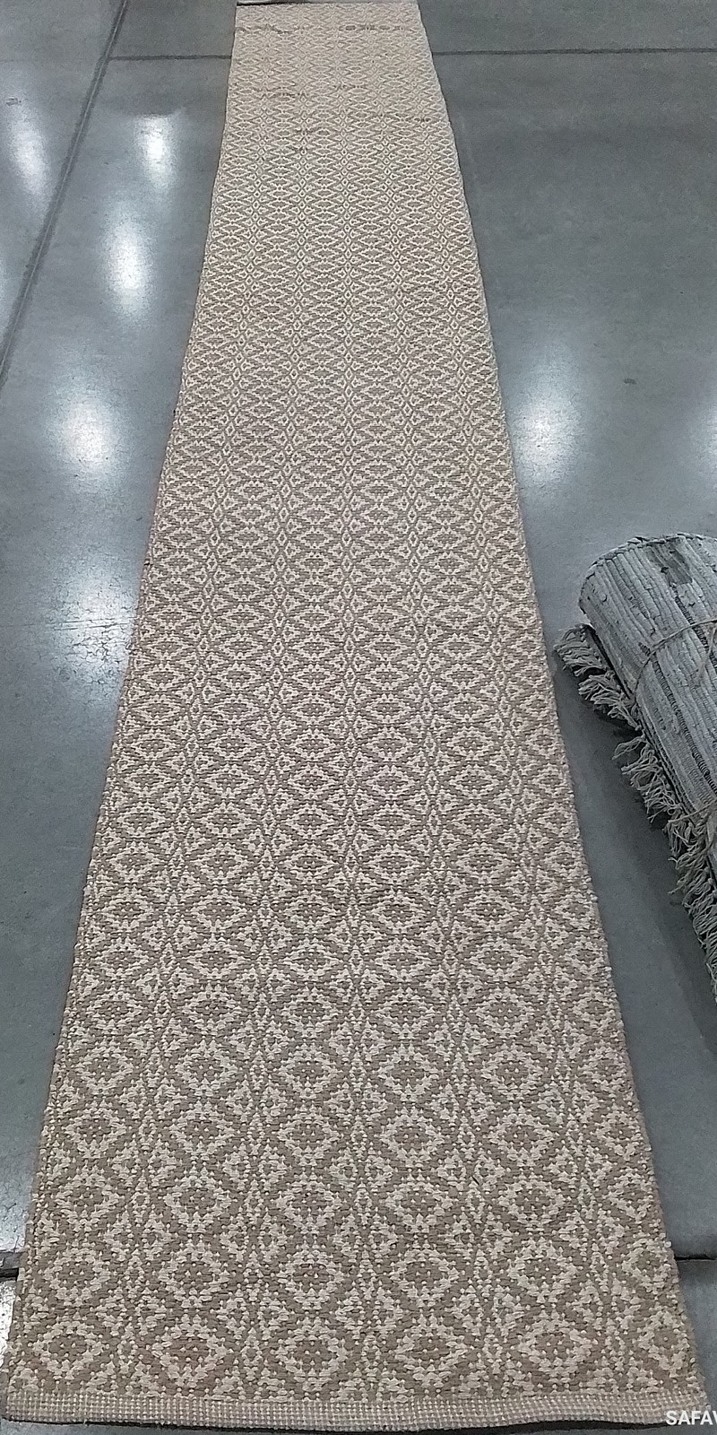 IVORY / BEIGE 2′-3″ x 15′-0″ Flaw in Rug, Reduced Price 1172808492 MTK716G-215