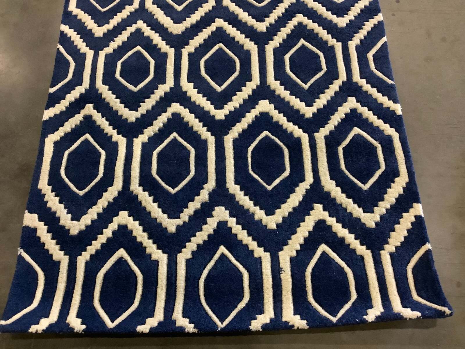 DARK BLUE / IVORY 4′ X 6′ Flaw in Rug, Reduced Price 1172663809 CHT731C-4