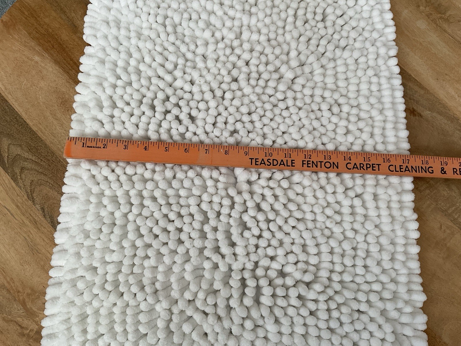Small White Chenille Noodle Bath Rug ~ 23.5”x 17.5”~ Soft