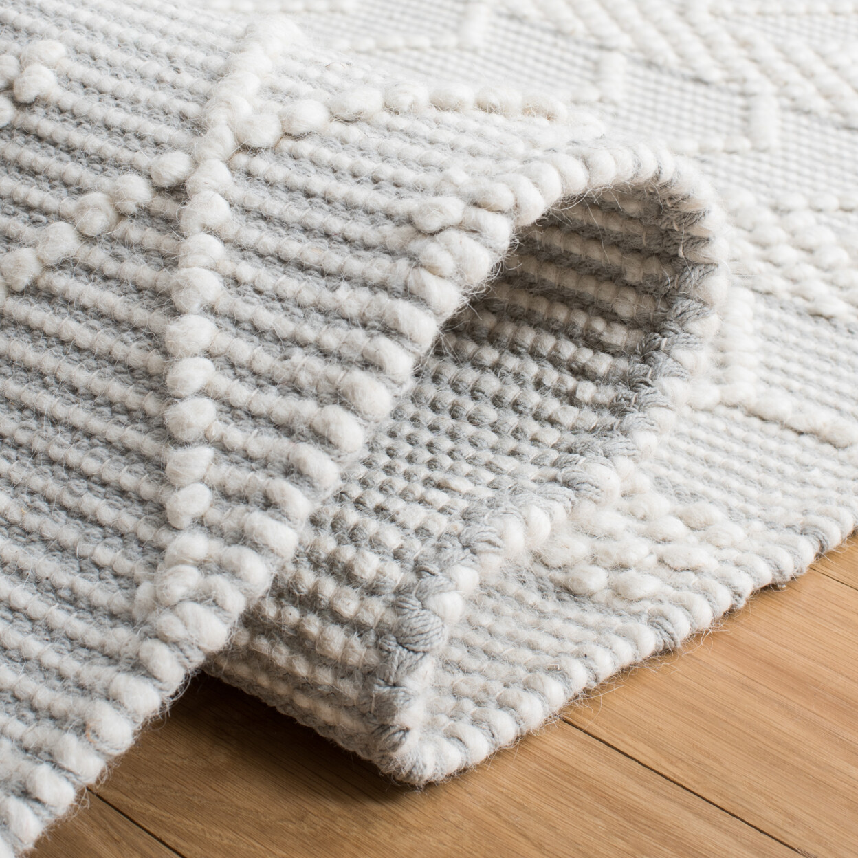 SAFAVIEH Natura NAT686A Handmade Ivory / Grey Rug