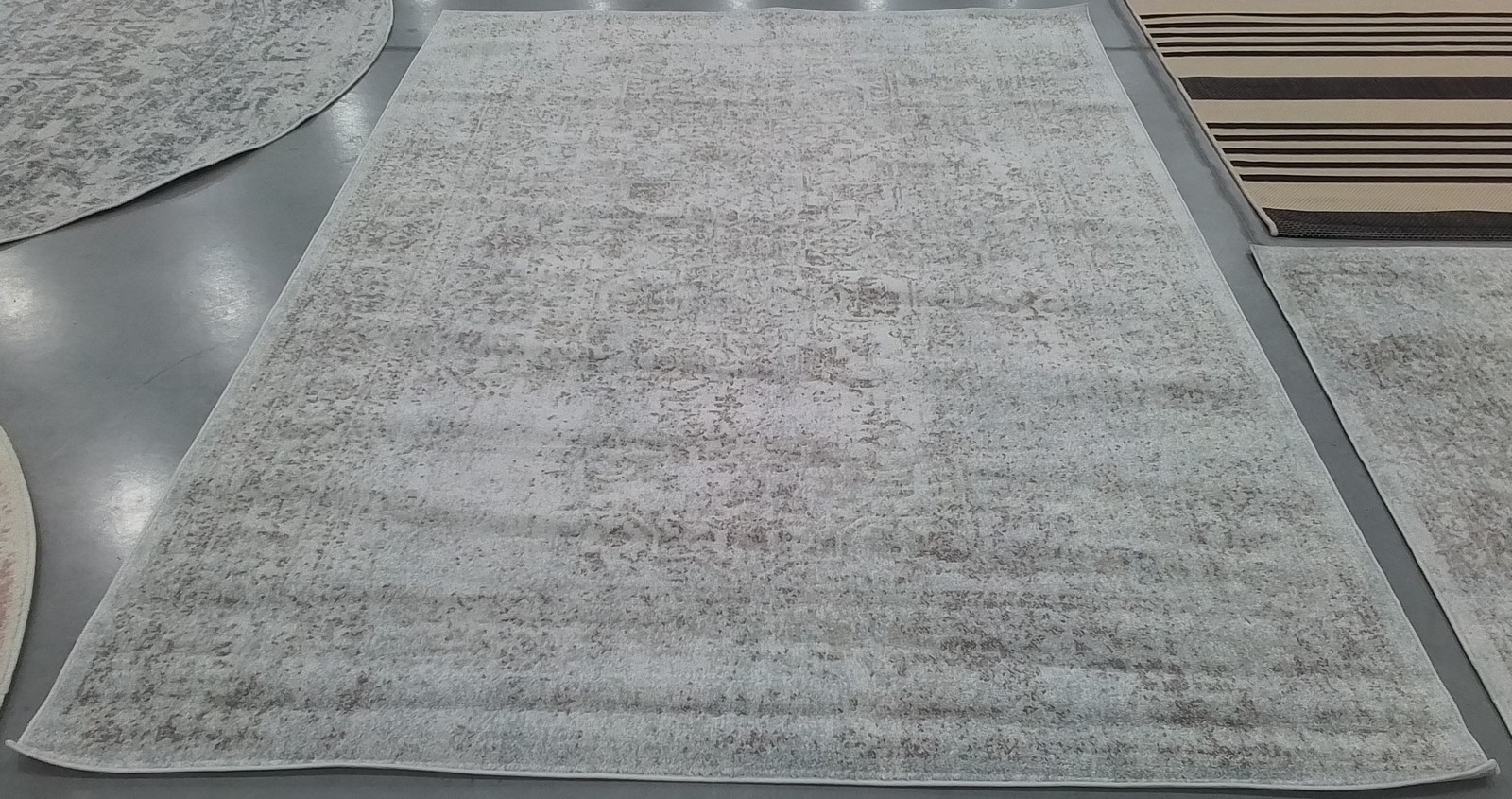 IVORY / TAUPE 6′-7″ x 9′-0″ Back Stain Rug, Reduced Price 1172797843 EVK256E-6