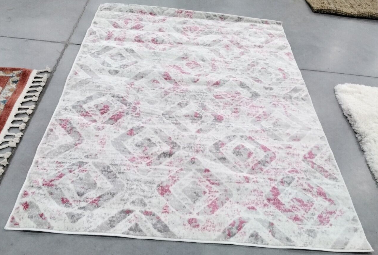 IVORY / PINK 5′-1″ X 7′-6″ Back Stain Rug, Reduced Price 1172733246 SKY190F-5