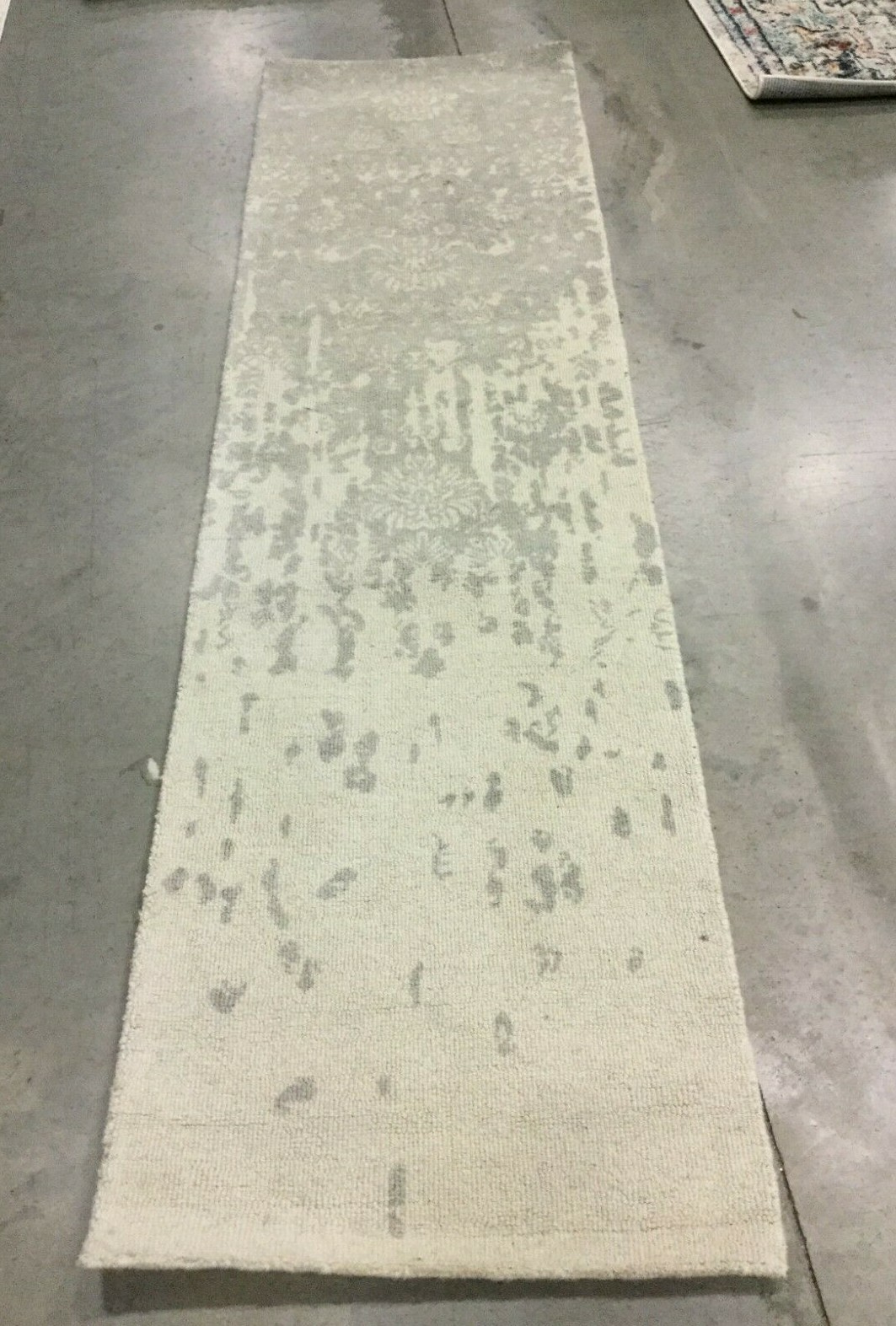 LIGHT SAGE / GREY 2′-3″ X 8′ Flaw in Rug, Reduced Price 1172636331 RVT104D-28