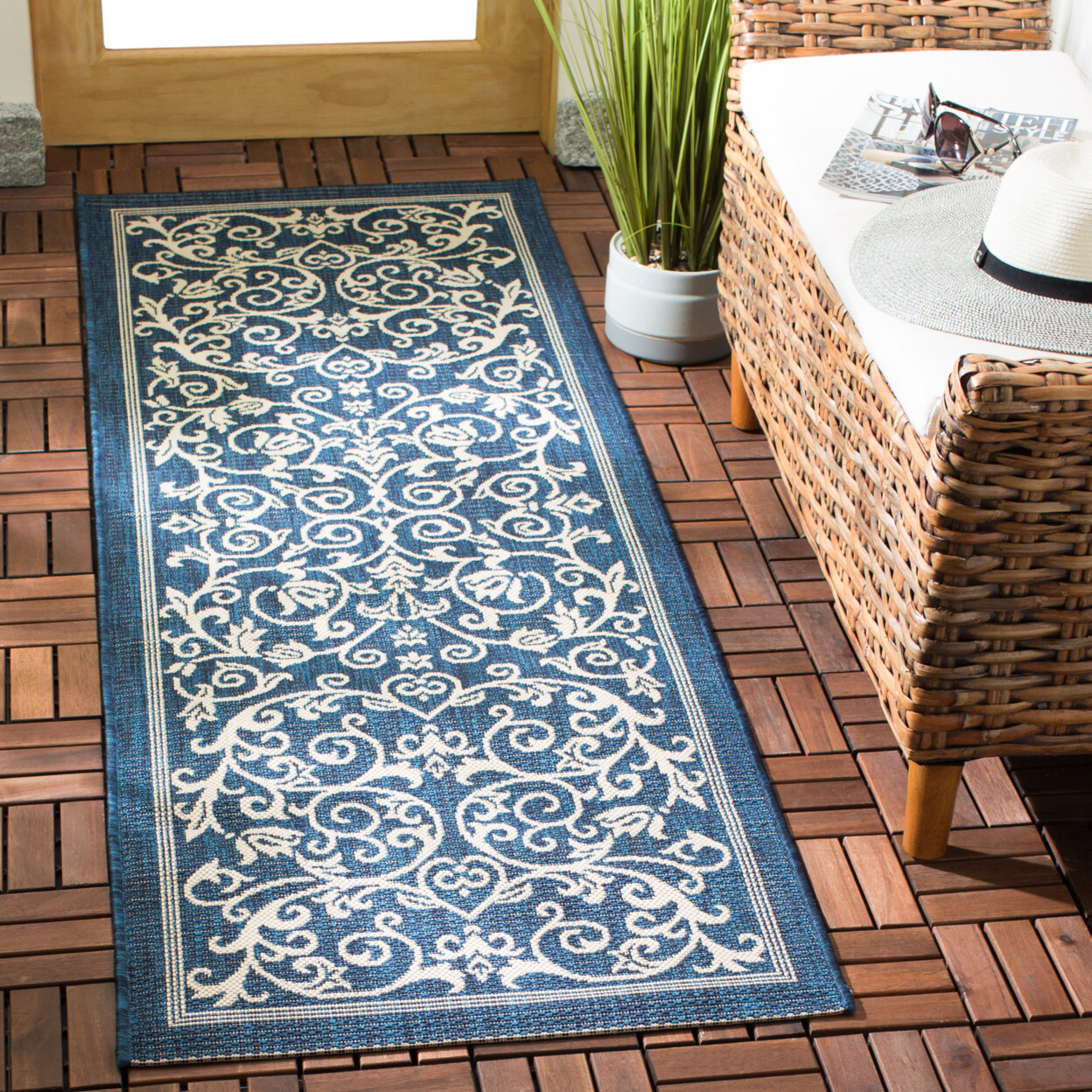 SAFAVIEH Indoor Outdoor CY2098-268 Courtyard Navy / Beige Rug