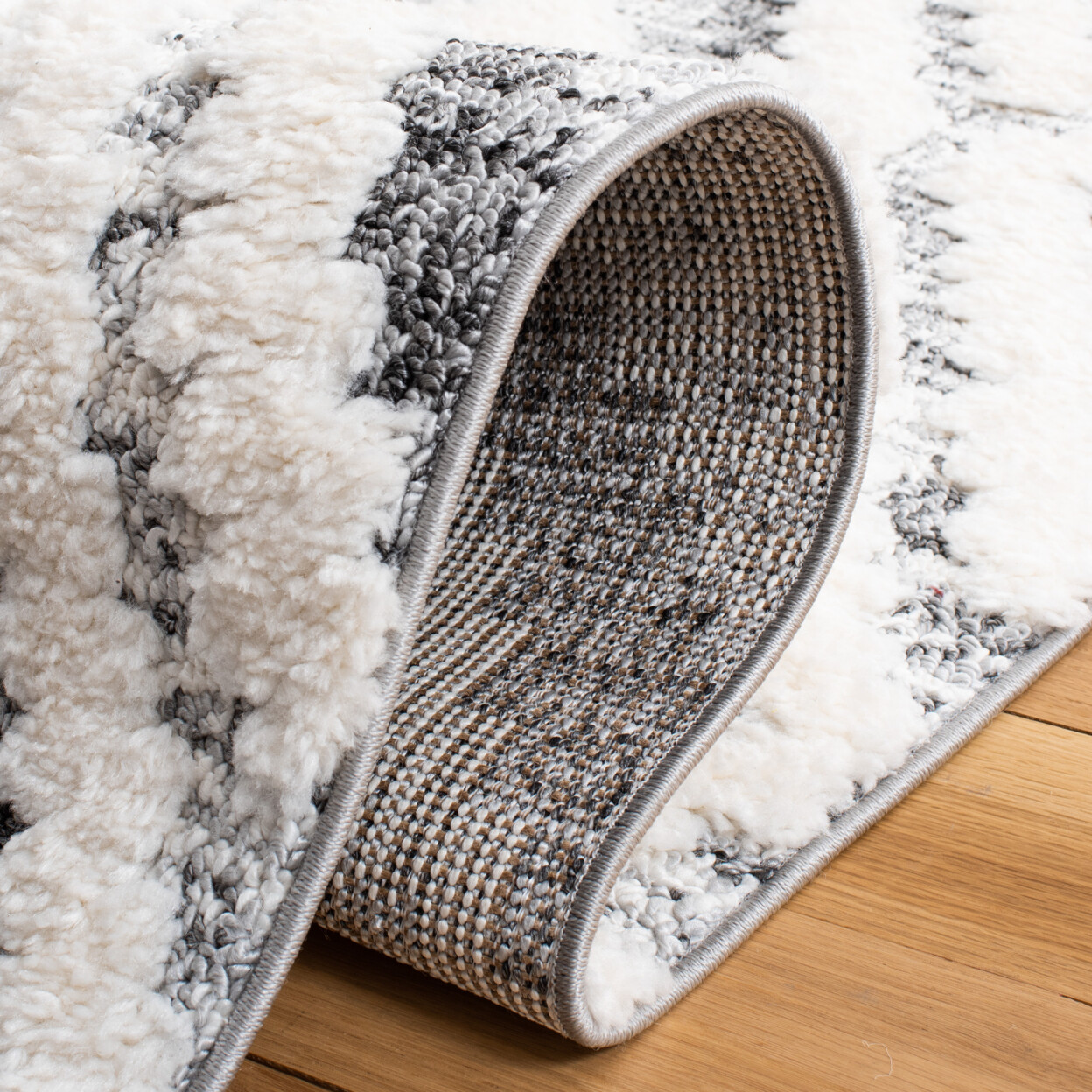 SAFAVIEH Moroccan Tassel Shag MTS610A Ivory / Grey Rug