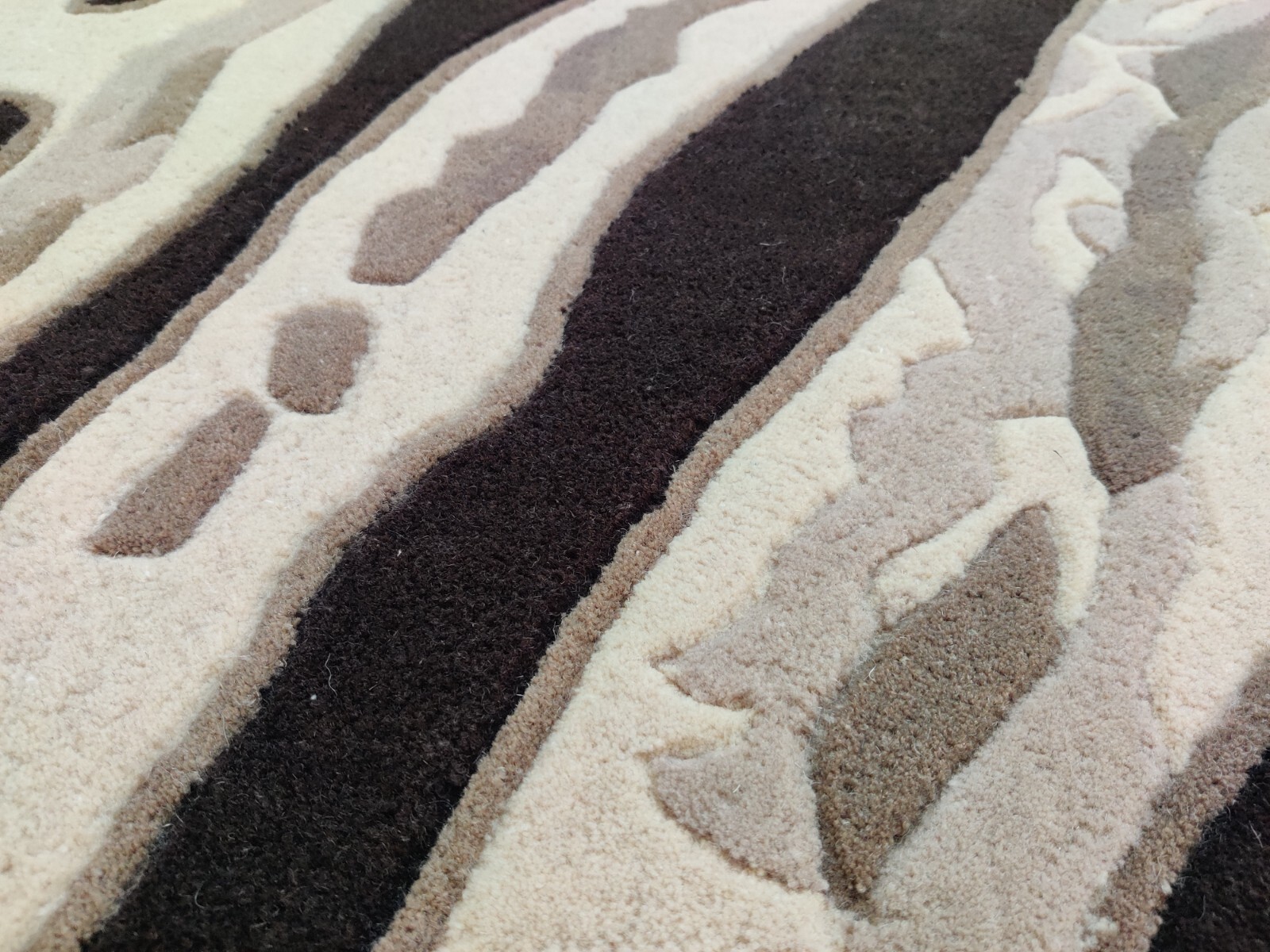 Handmade Tufted Rug 100% Wool Beige Animal Print Rug for Kids Teens 2 x 3 ft