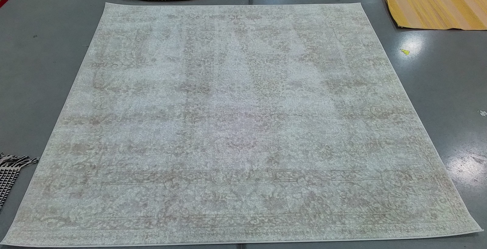 CREME / IVORY 6′-7″ x 6′-7″ Back Stain Rug, Reduced Price 1172803756 RFT664D-7SQ
