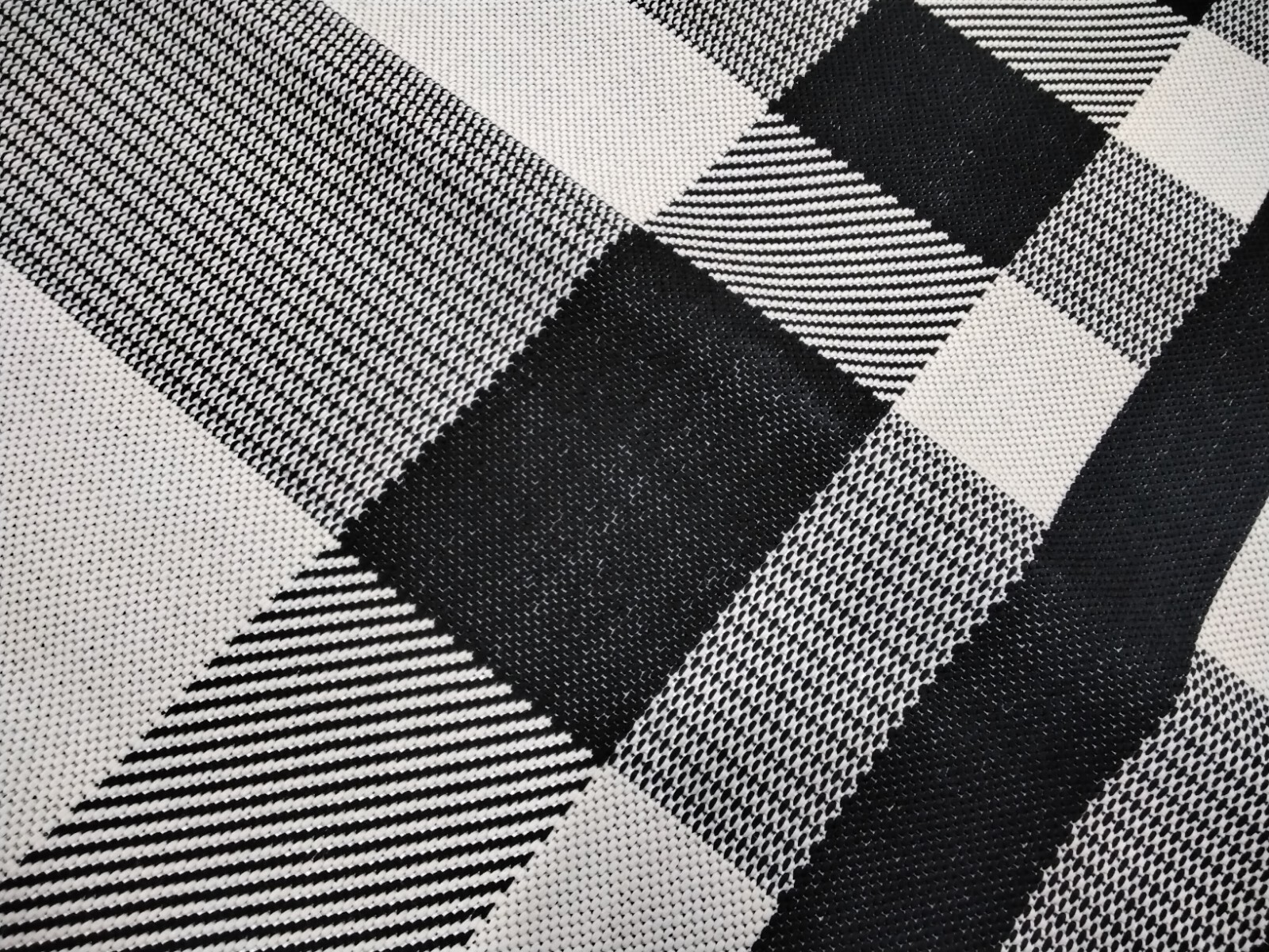 BLACK / BONE 10′ X 14′ Missing Thread Rug Reduced Price 1172749918 CY6201-216-10