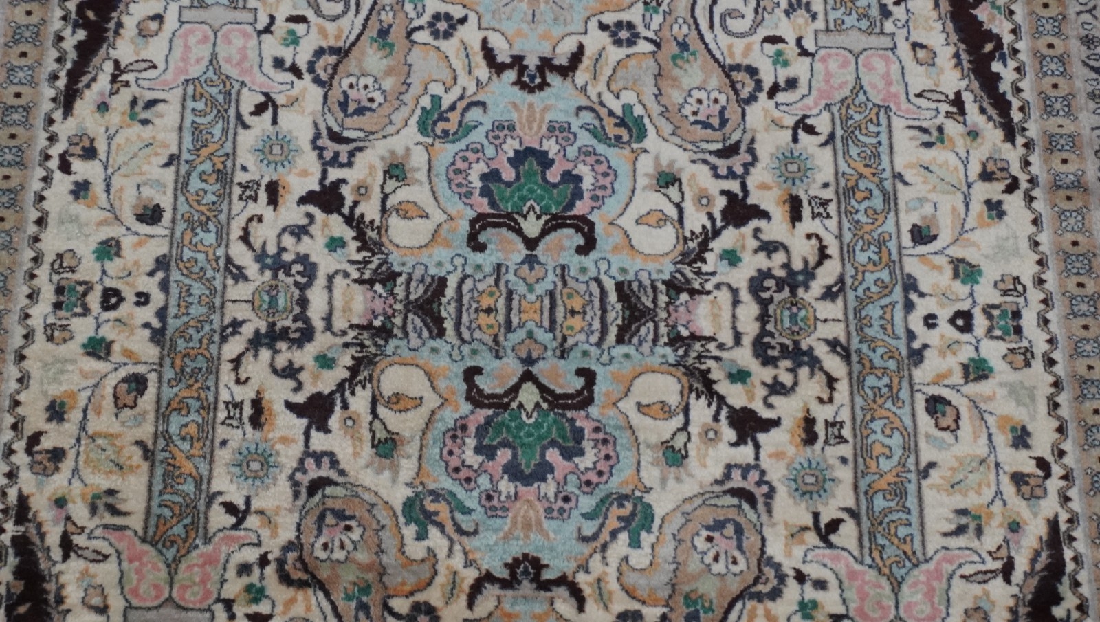 Beautiful Hand Knotted Wool Oriental Rug with Deer Animals 4’8″ x 7′