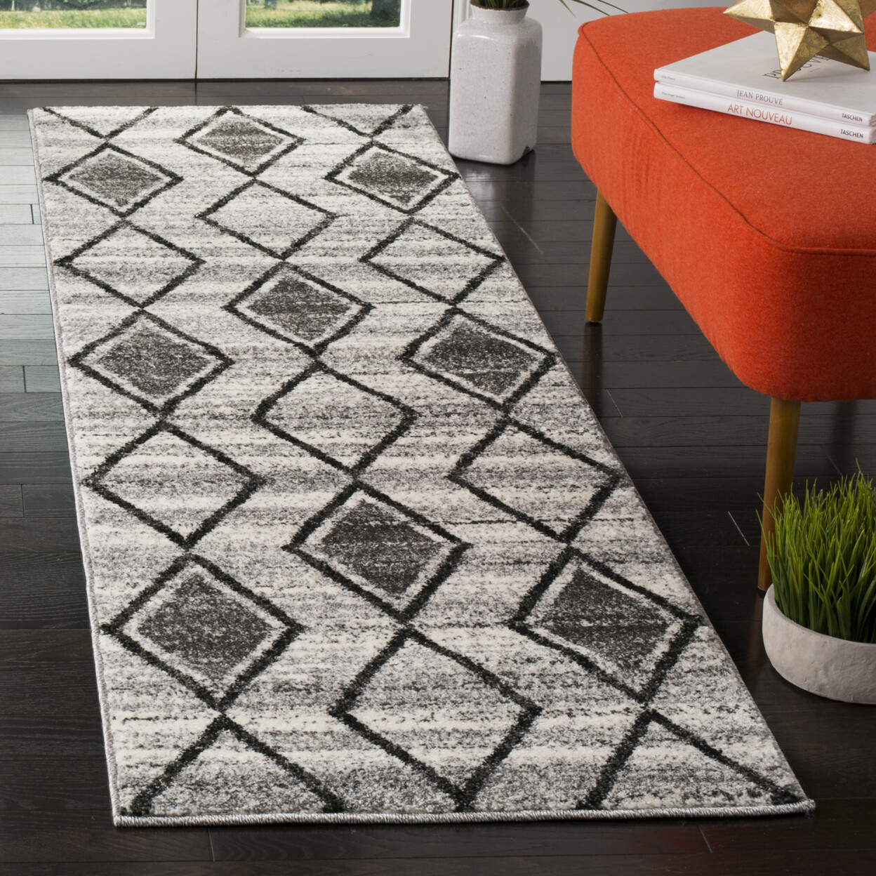 SAFAVIEH Tunisia Collection TUN296K Grey / Black Rug