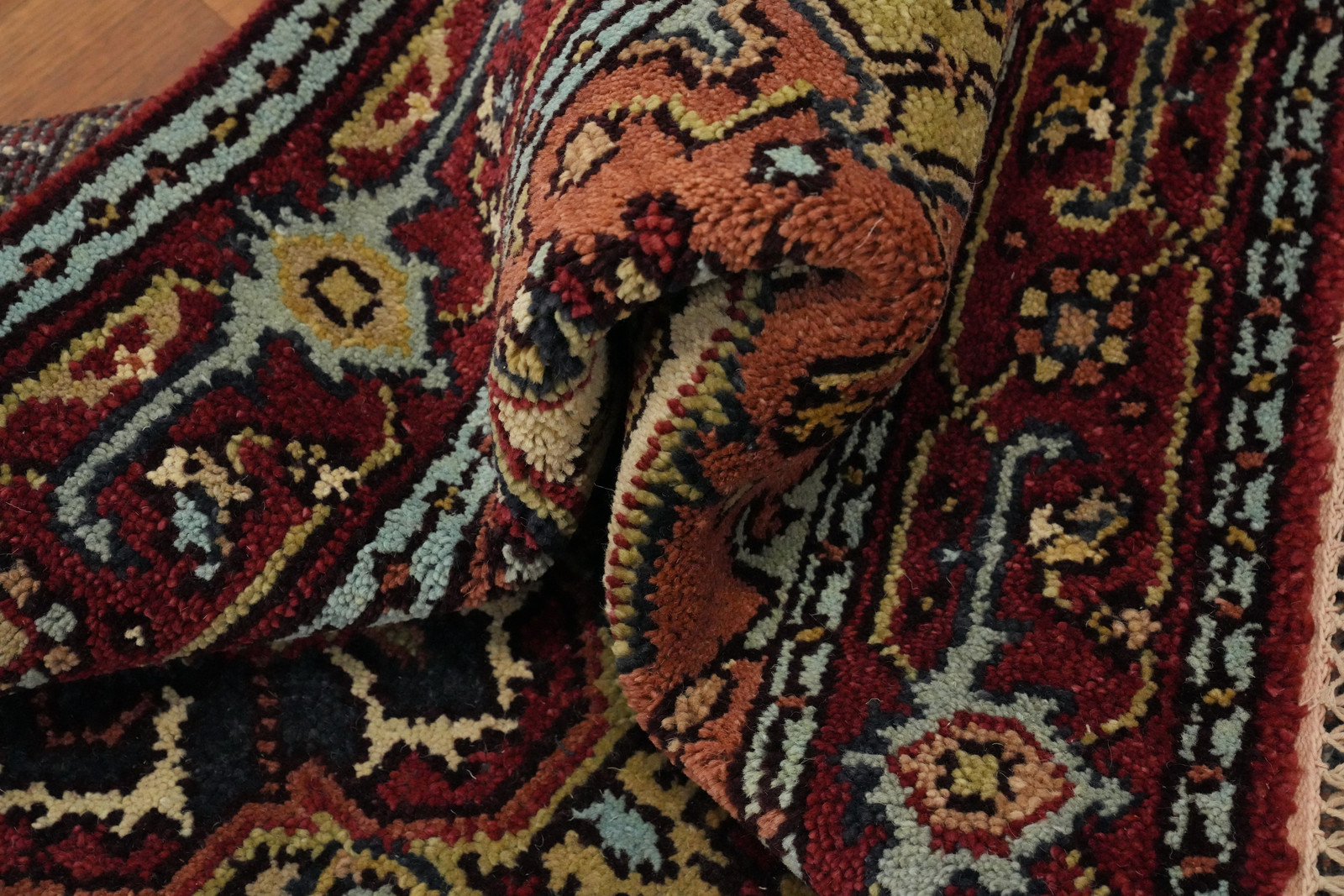 Ivory/ Red Geometric Pattern Traditional Indian Rug 4×6 ft Hand-knotted Wool