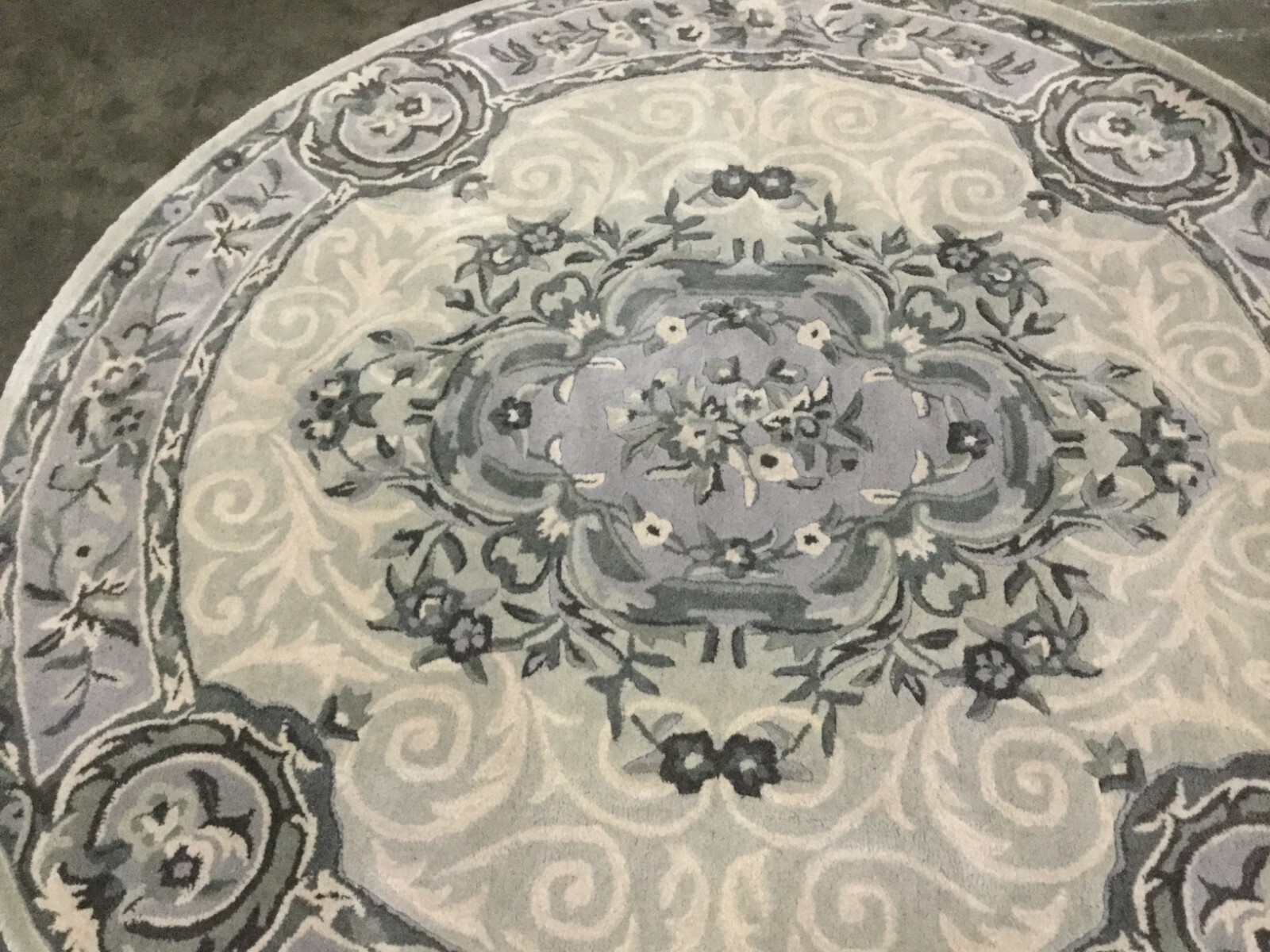 BEIGE / LIGHT GREY 6′ X 6′ Round Flaw in Rug, Reduced Price 1172662635 EM414D-6R