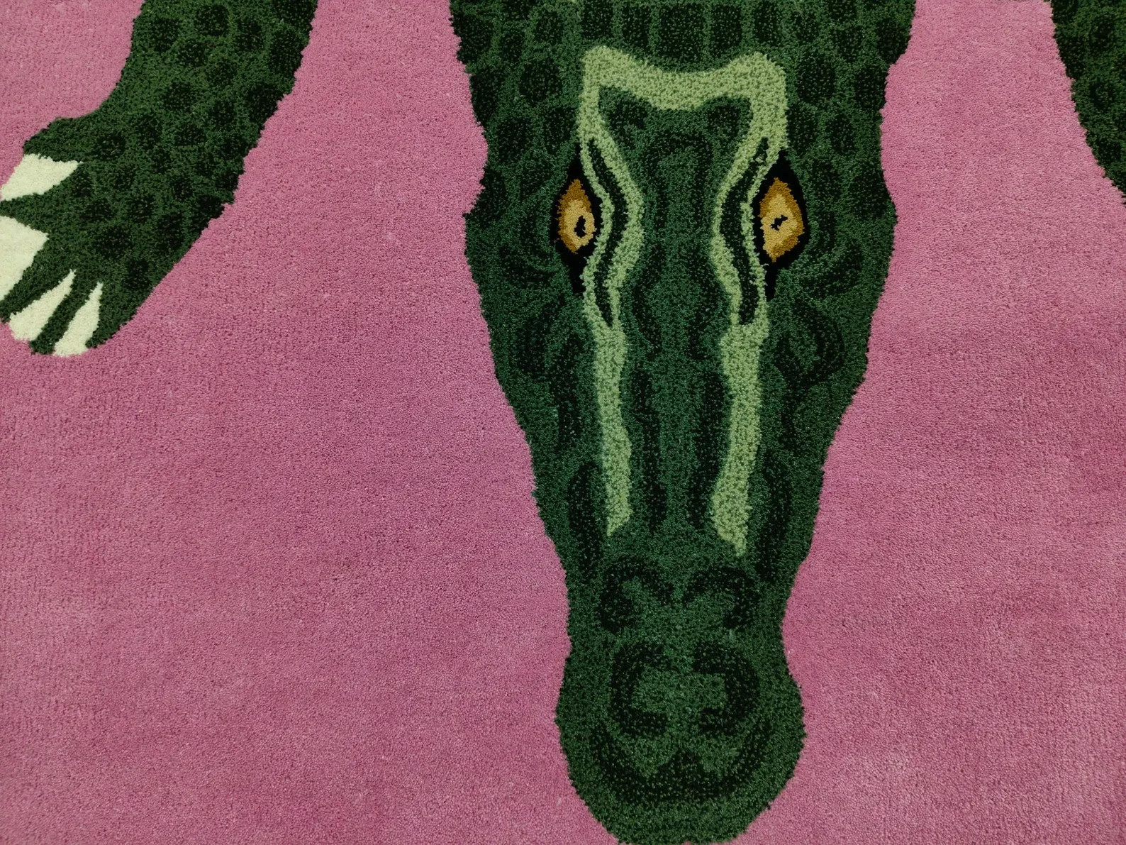 Handmade Luxury Alligator Area Rug: Crocodile Motif Design Rug