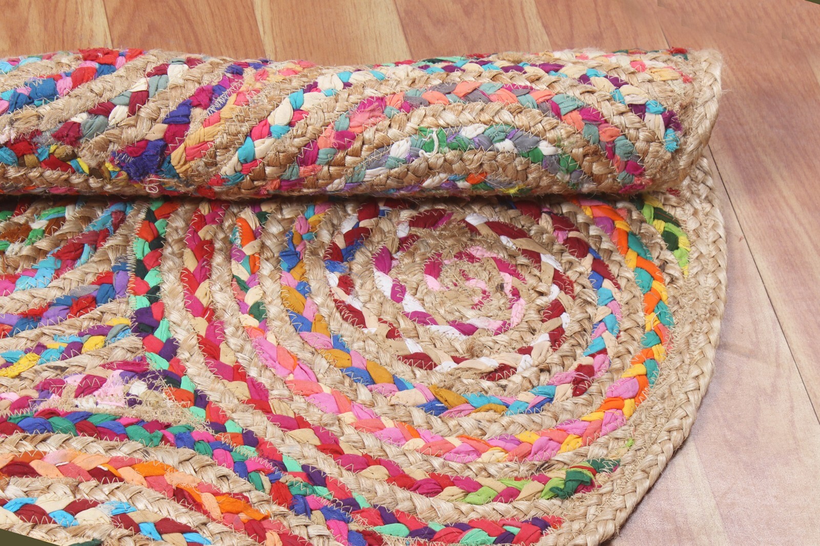 Red Chindi Cotton Jute Round Rug Hand Braided Indian Boho Area Carpet 3×3 Ft
