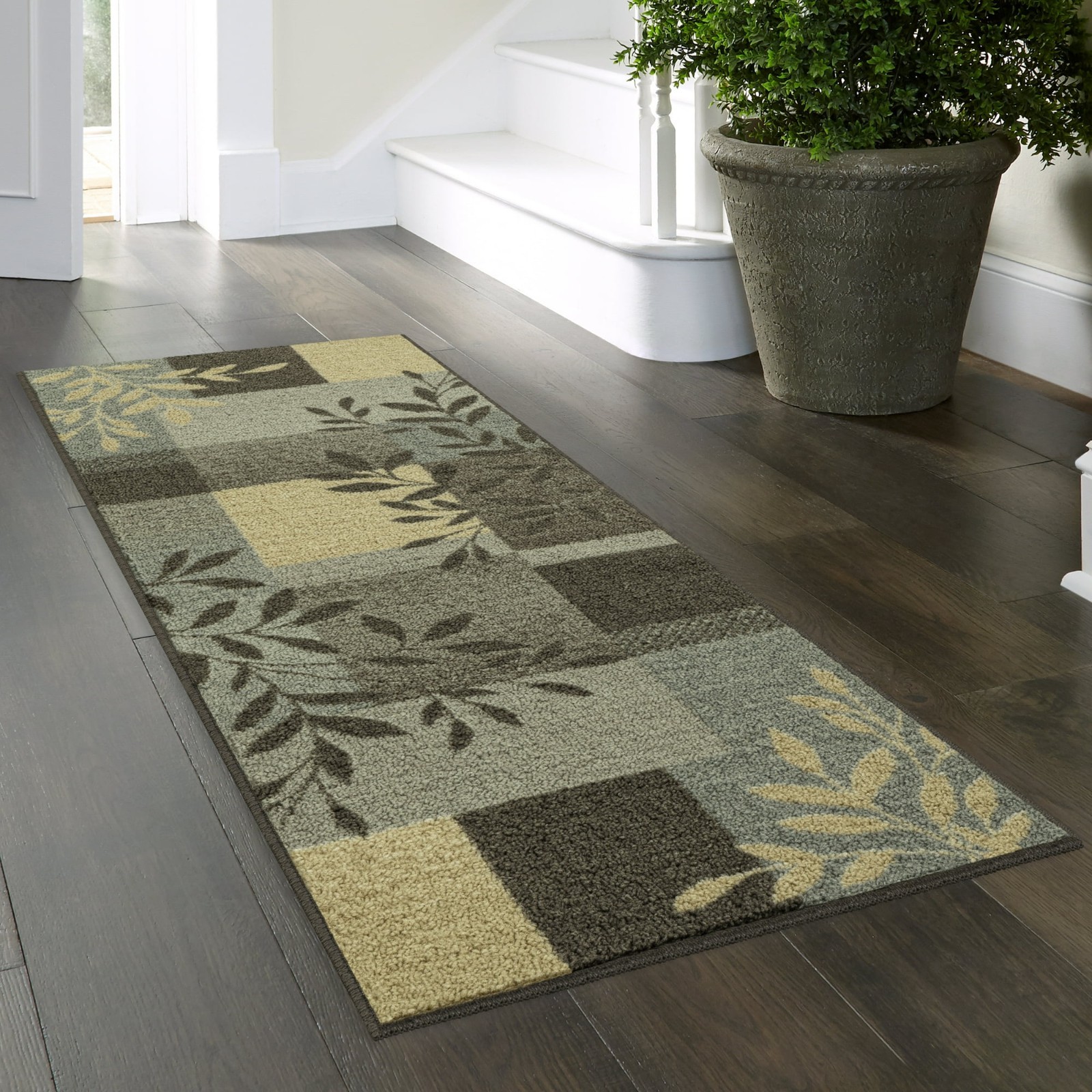 Mainstays Traditional Leaf Block Gray Indoor Hallway Runner Rug, 1’8″x5′ Durable