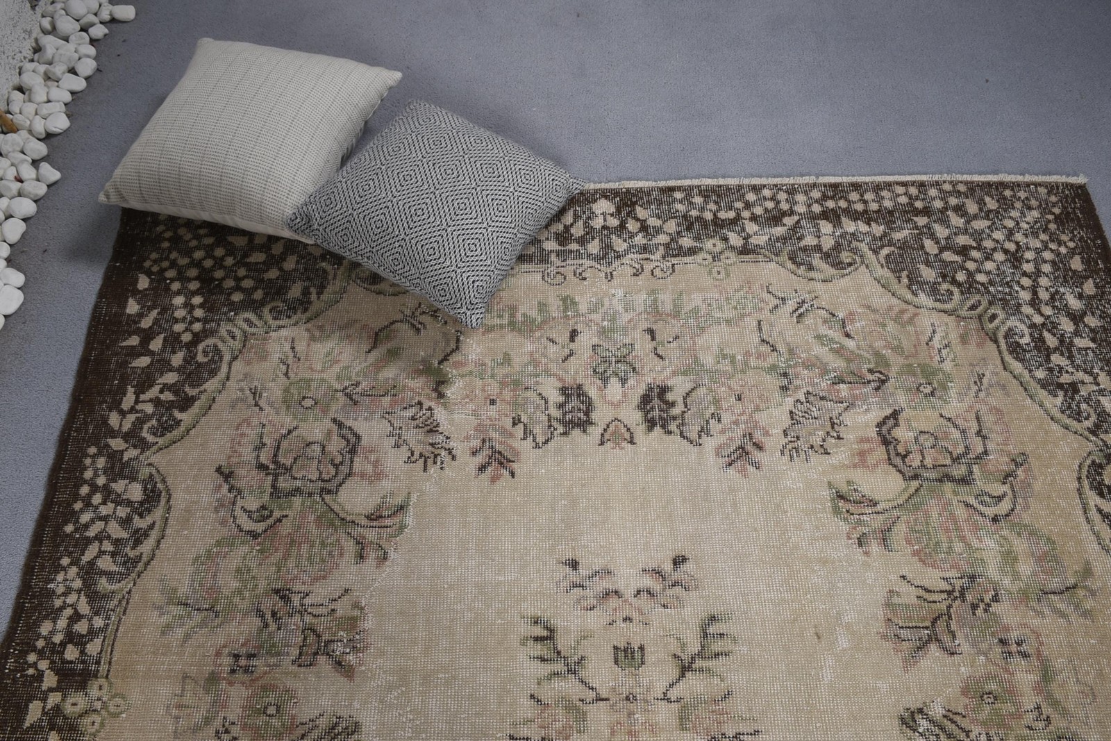 Vintage Turkish Rug, Large 5,8×9,7 ft (177×296 cm) Rug, Beige Check Wool Rug