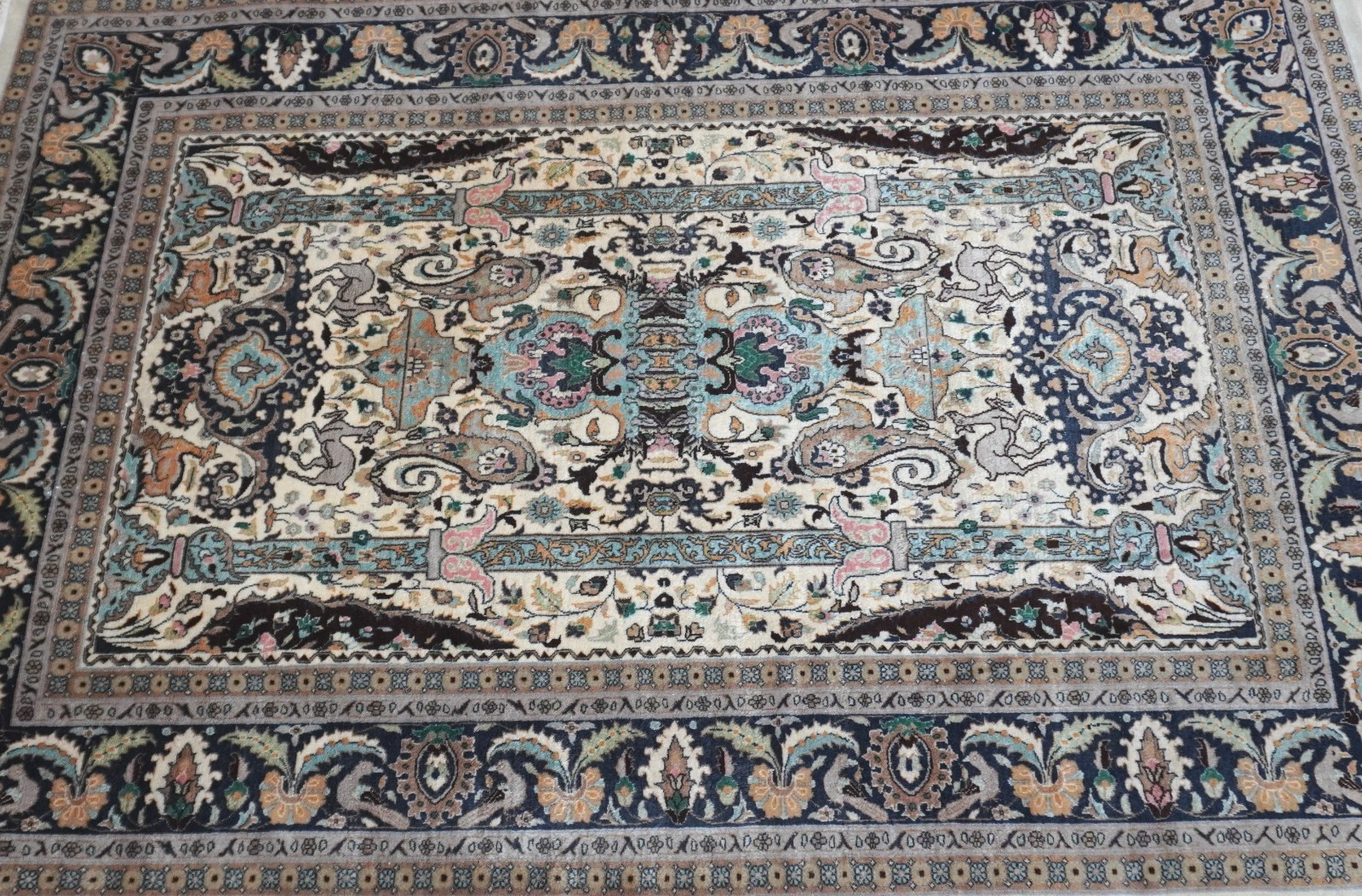 Beautiful Hand Knotted Wool Oriental Rug with Deer Animals 4’8″ x 7′