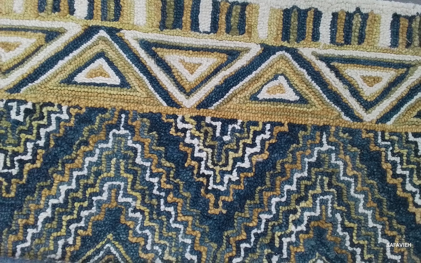 BLUE / GOLD 7′-0″ x 7′-0″ Back Stain Rug, Reduced Price 1172798014 APN822M-7SQ
