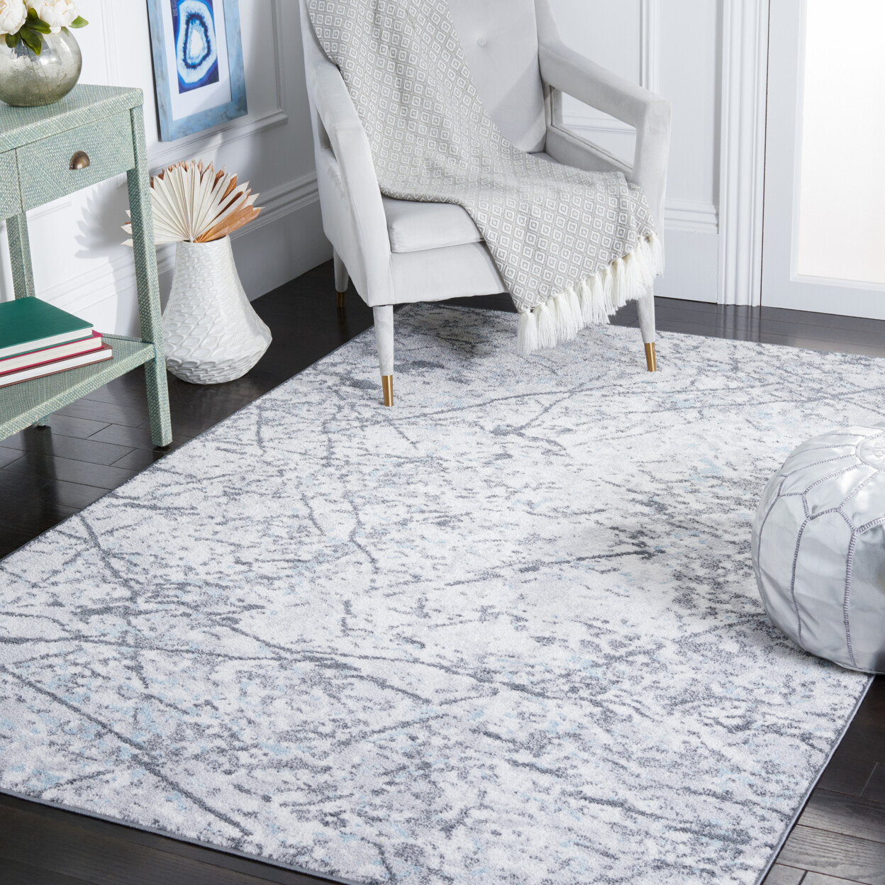 SAFAVIEH Toscana Collection TOS686F Grey / Ivory Rug