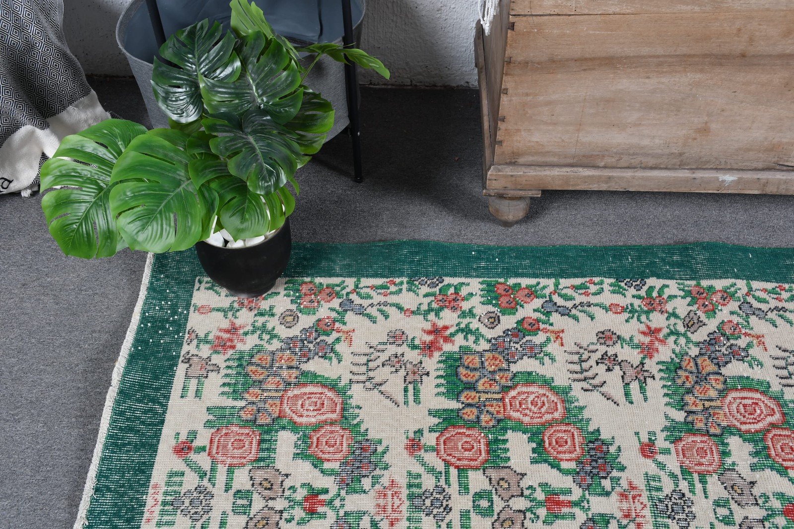Vintage Turkish Area Rug 3,8×6,8 ft, Green Red Camouflage Wool Rug