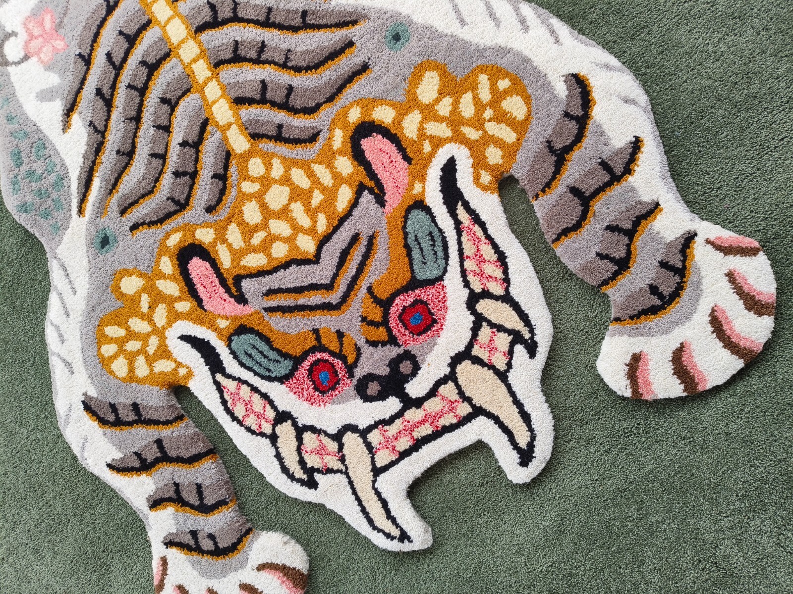 Tibetan Tiger Rugs 3×5 Feet Handmade 100% Woolen Hand Tufted For Home Decoration