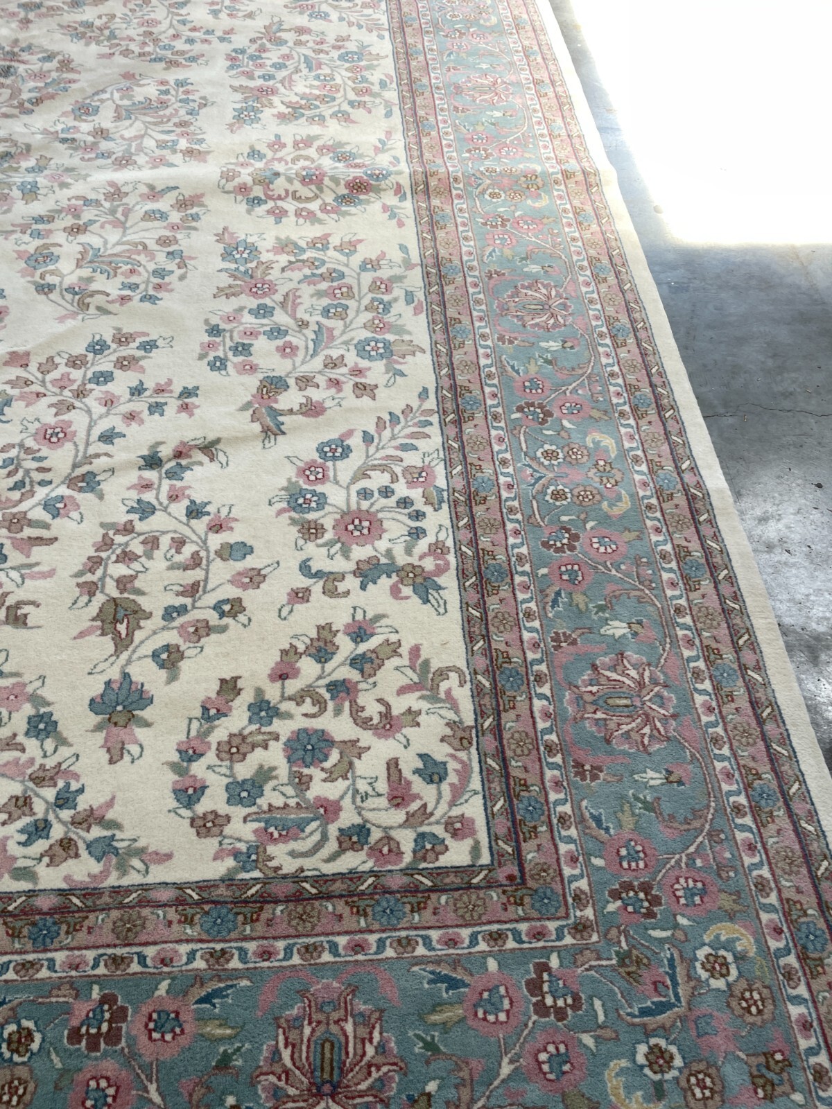 Hand-Woven Wool Area Rug w/ Floral Design, 10′ x 13.6′