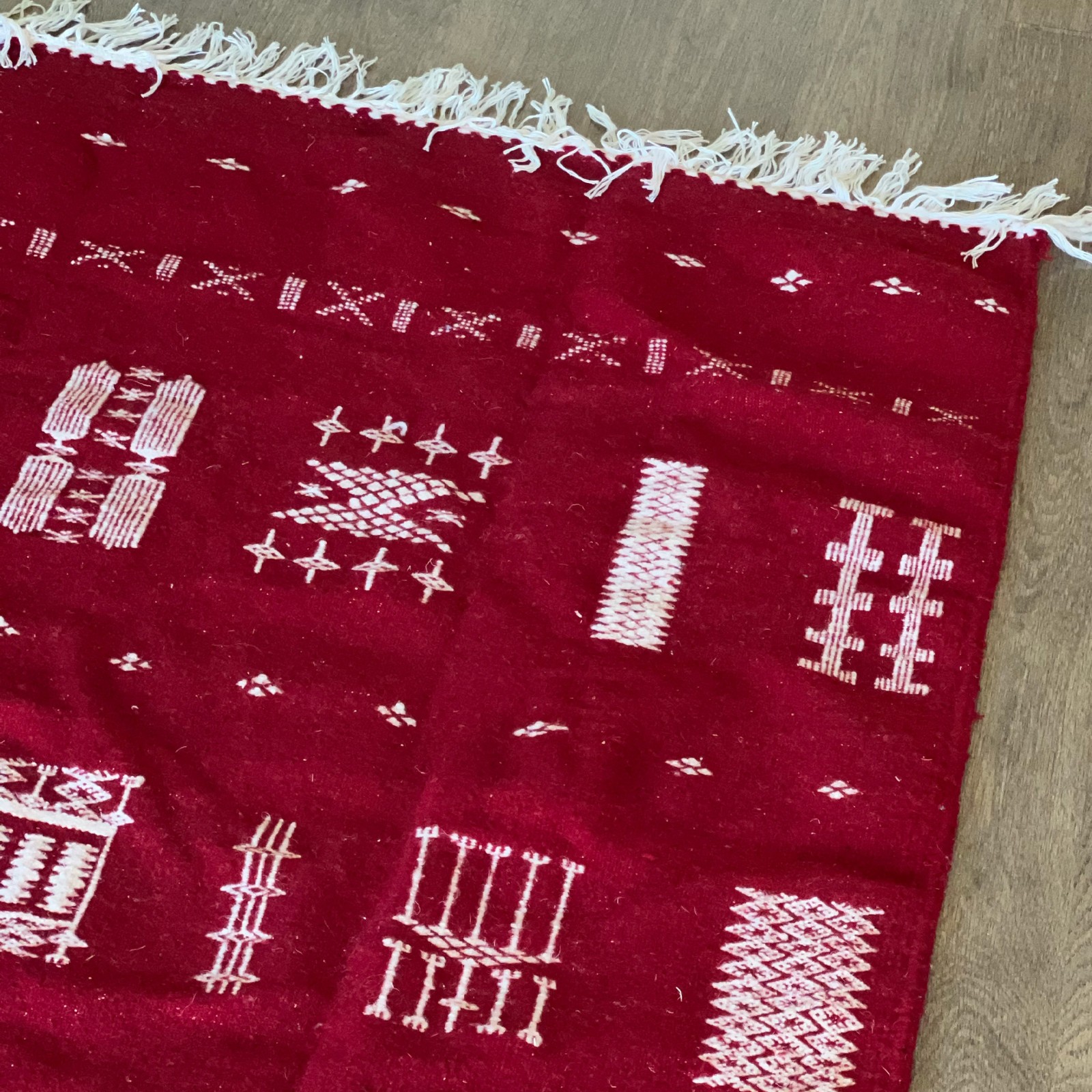 Algerian Traditional Berber Rug for bed room – Red w White