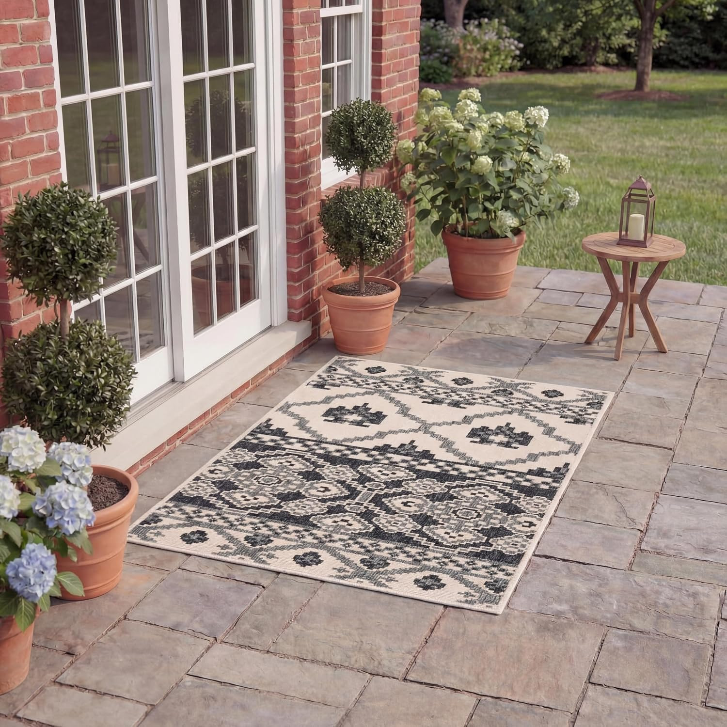 SAFAVIEH Washable Rug Outdoor Veranda Collection – 2′ X 3’7″, Beige & Grey, Non-
