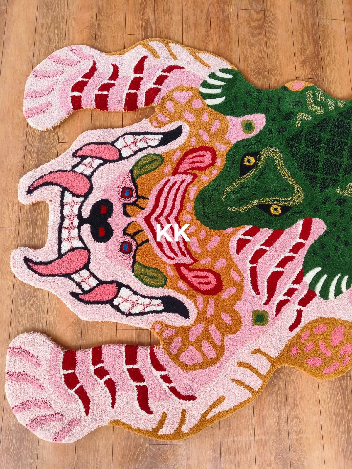 Crocodile Tibetan Tiger Rug Handmade 100% Woolen Hand Tufted For Home Decoration