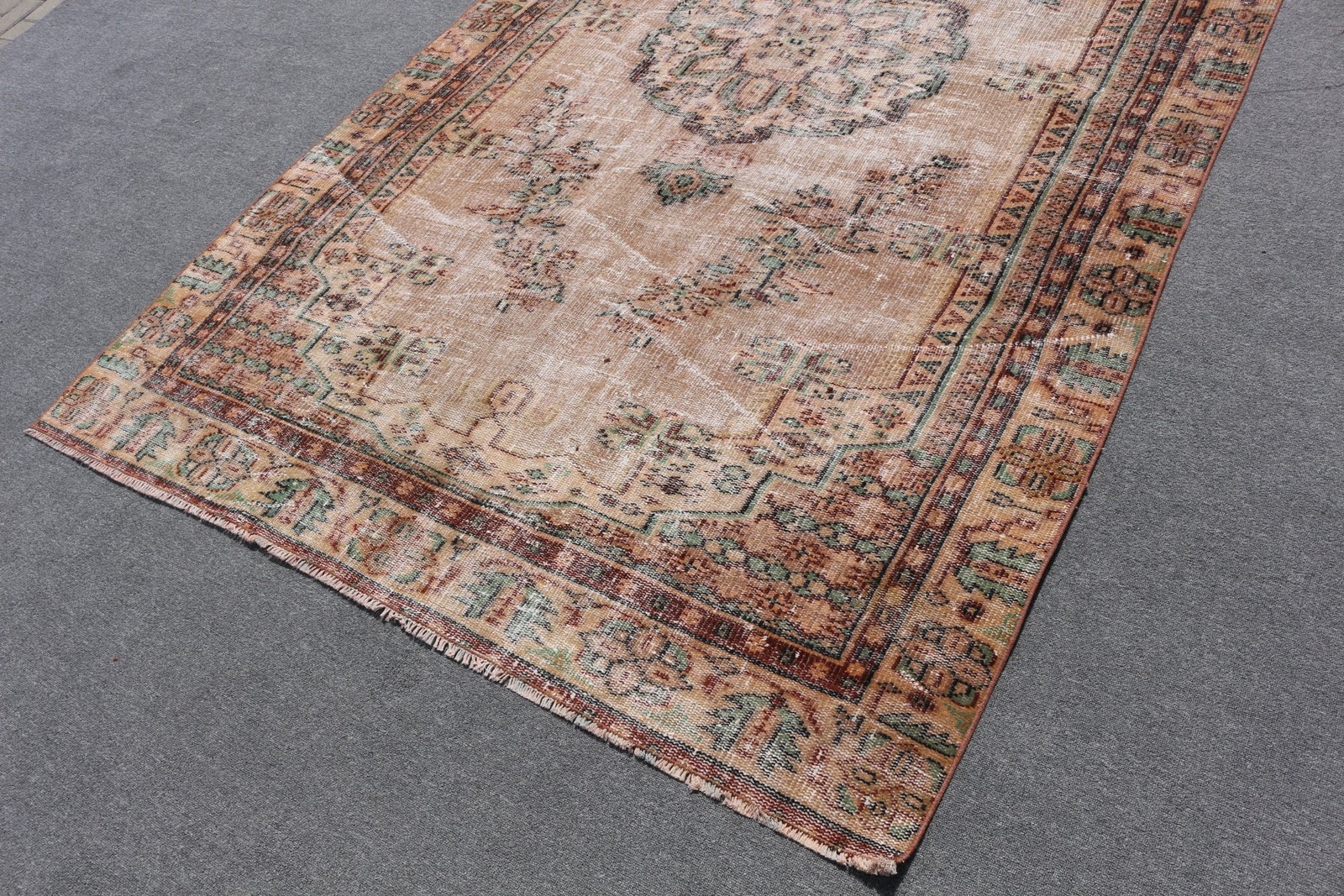Vintage Turkish Large Rug 5,7×9,5 ft (173×290 cm), Brown Oriental Rug
