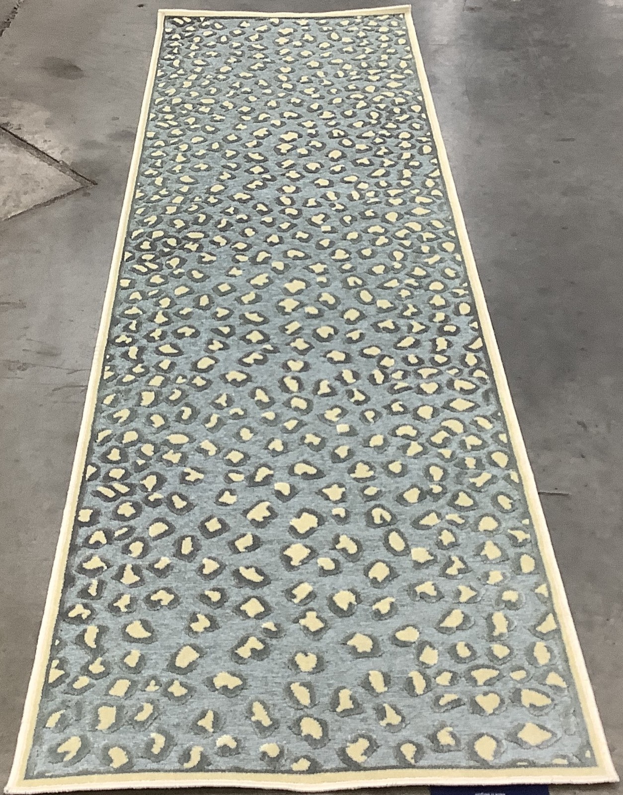 CREAM / SPRUCE 2′-2″ x 8′-0″ Damaged Rug, Reduced Price 1172684307 PAR84-2410-28
