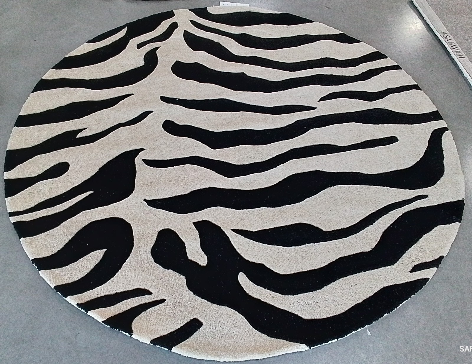 BEIGE / BLACK 6′-0″ x 6′-0″ Flaw in Rug, Reduced Price 1172774220 SOH784A-6R