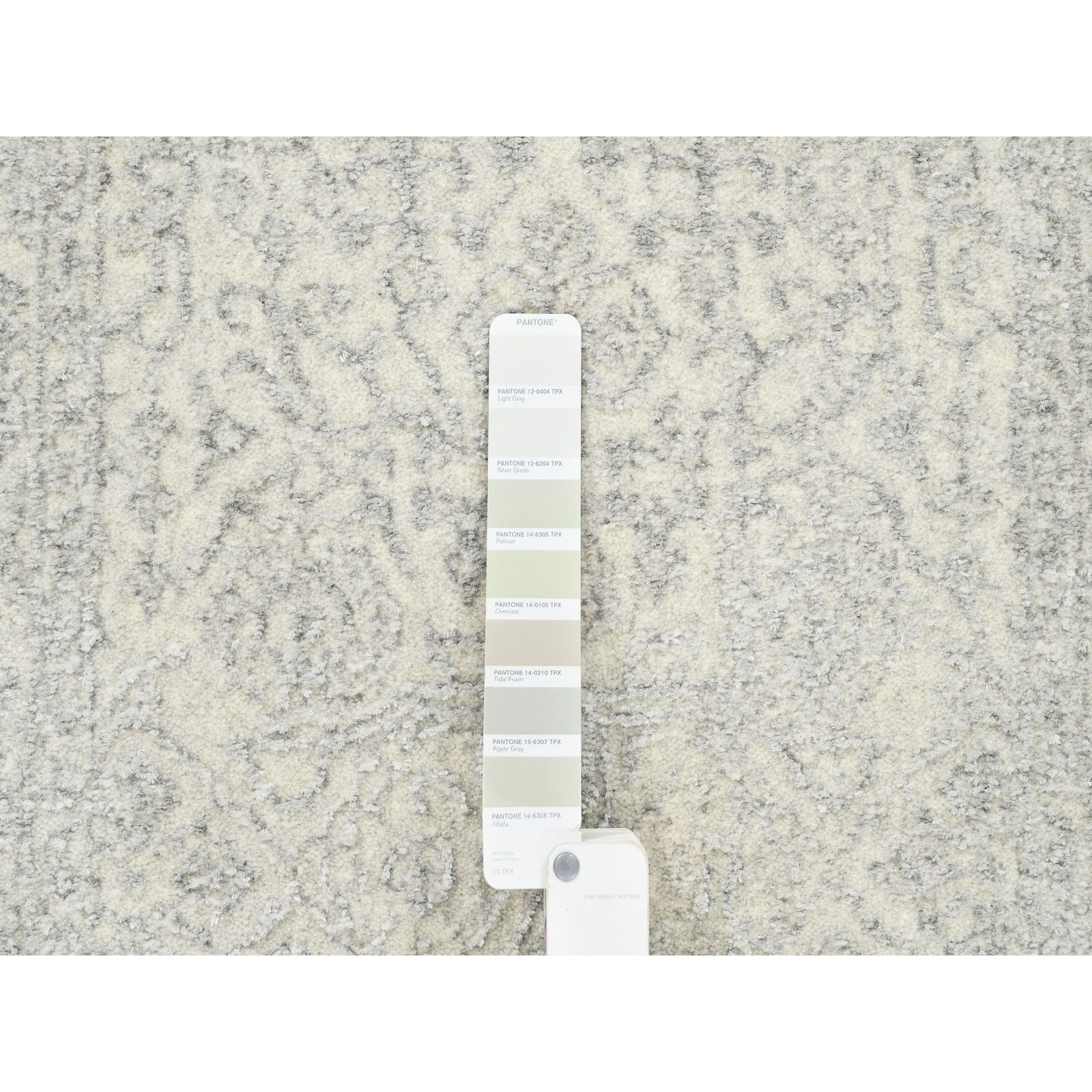 2’6″ x 12′ Fine Jacquard Gray Hand Loomed Modern Wool and Silk Runner Rug R62855