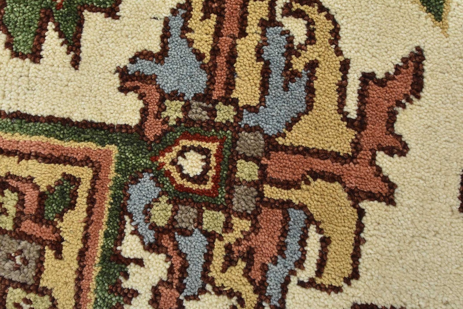 Serapi Rug 11’8” x 14’9” White Wool Tribal Hand-Knotted Oriental Carpet