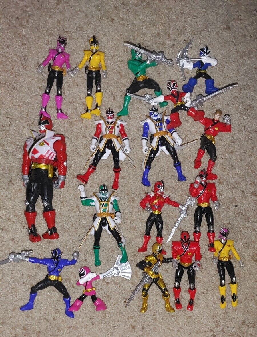 Power Rangers Large Lot of Loose Action Figures 17 Pieces